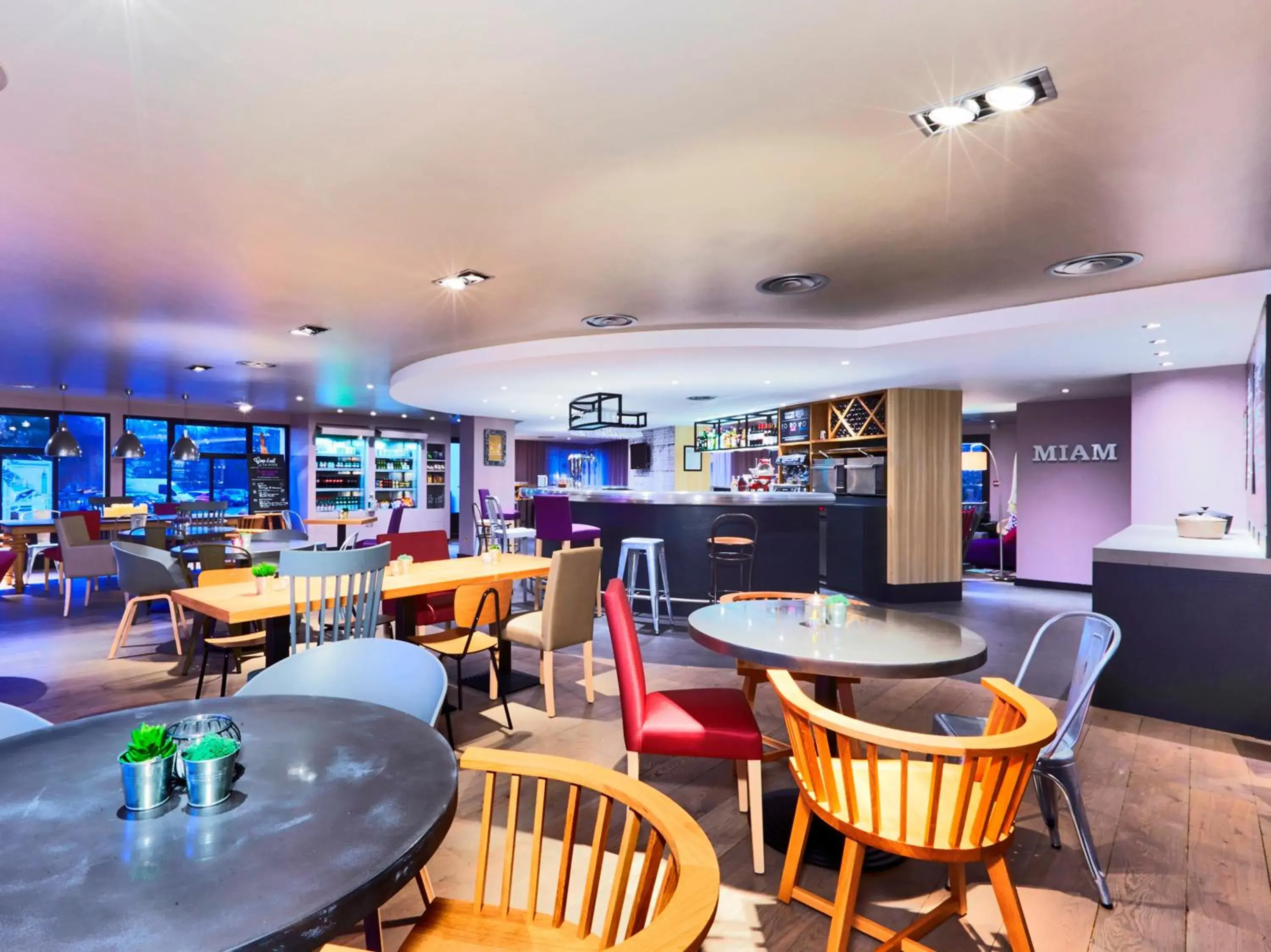 Lounge or bar in Campanile Saint-Germain-En-Laye Lounge or bar in Campanile Saint-Germain-En-Laye