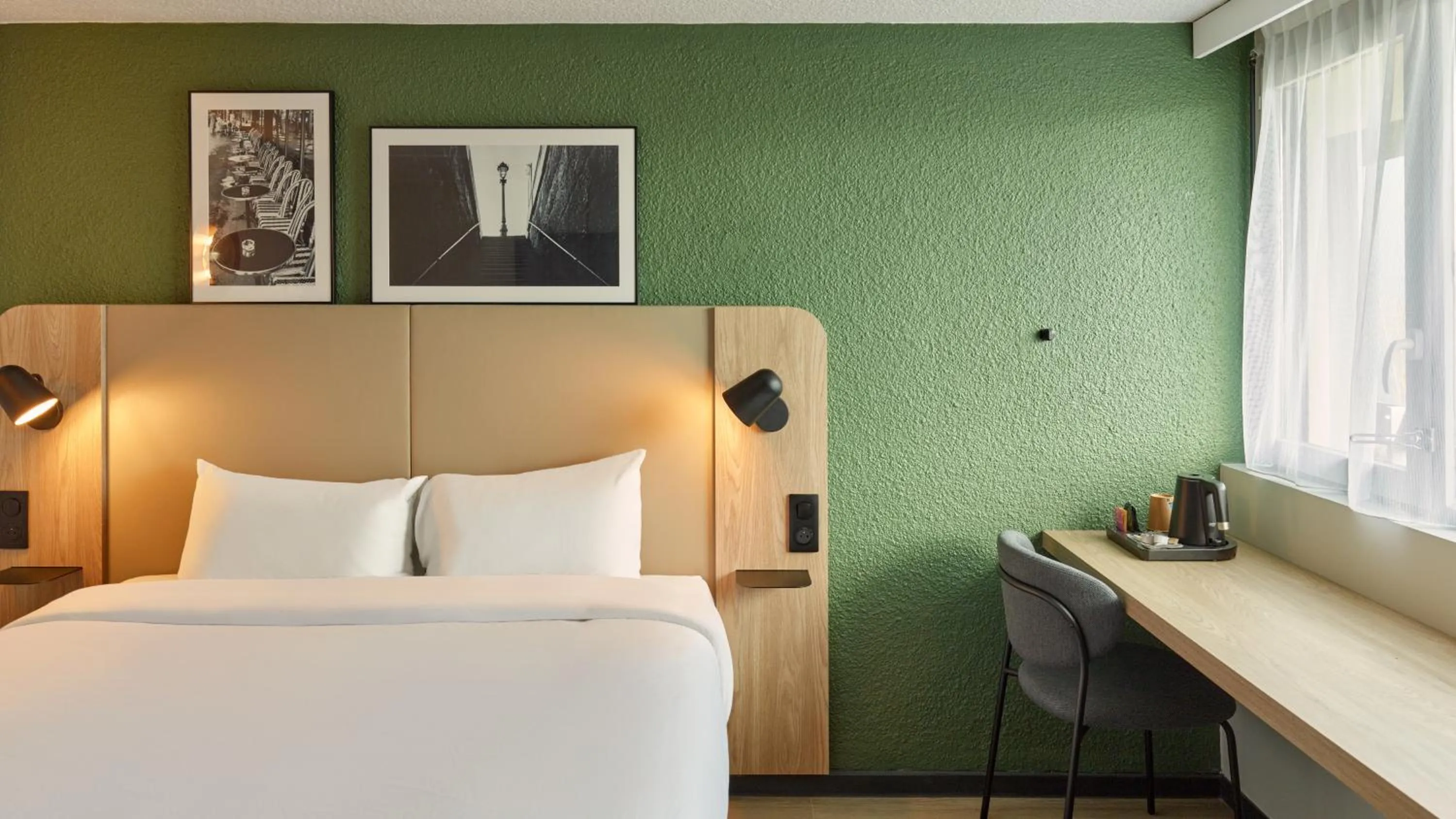 Bed in Campanile Saint-Germain-En-Laye