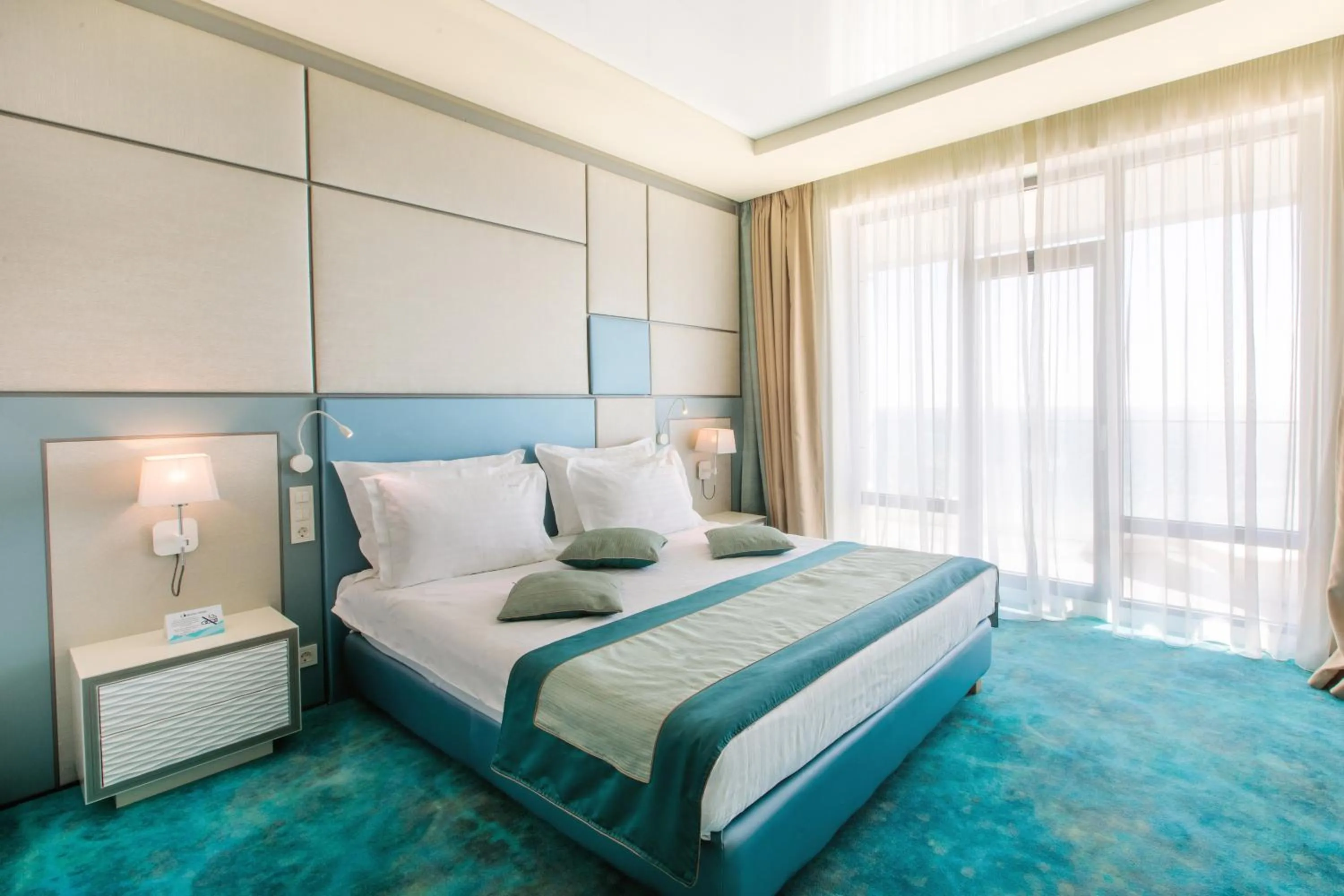 Bedroom, Bed in Hotel Opera Mamaia
