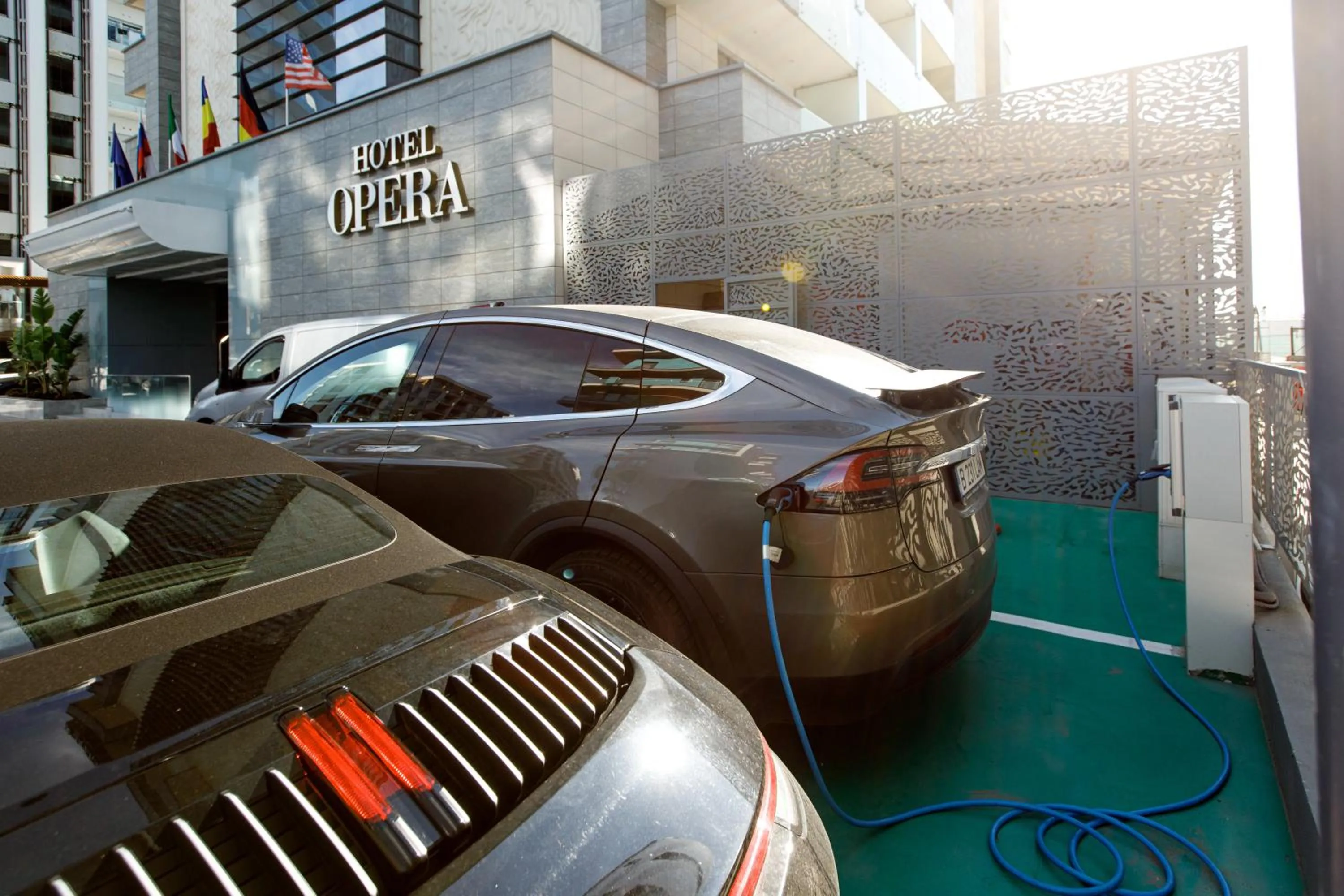 Parking in Hotel Opera Mamaia