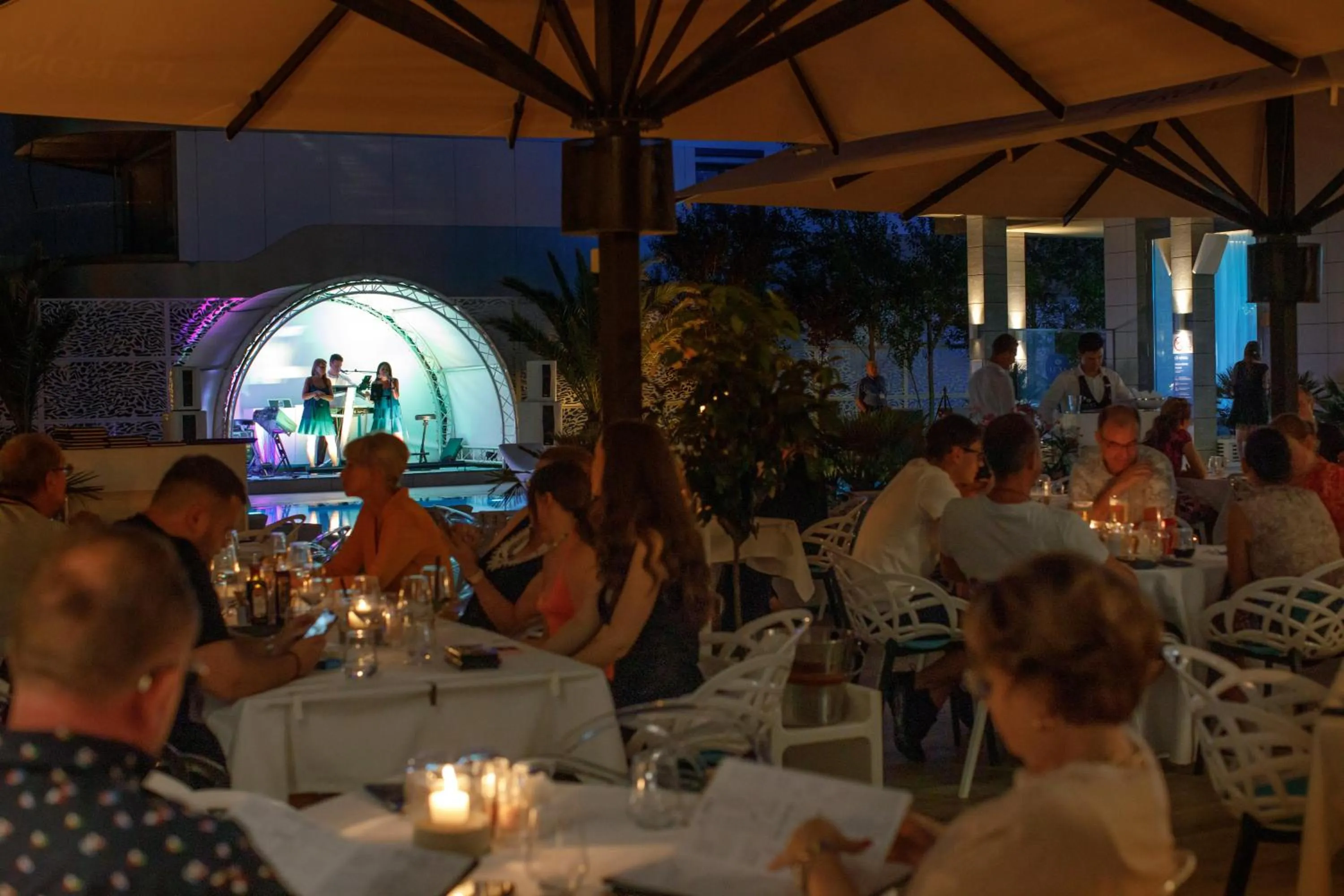 Restaurant/places to eat in Hotel Opera Mamaia