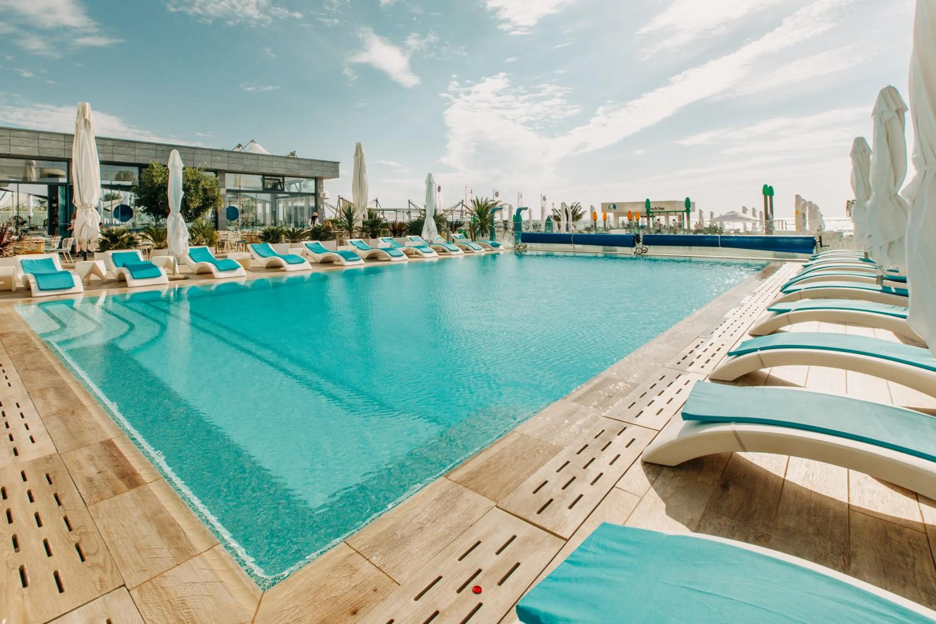 Swimming pool in Hotel Opera Mamaia