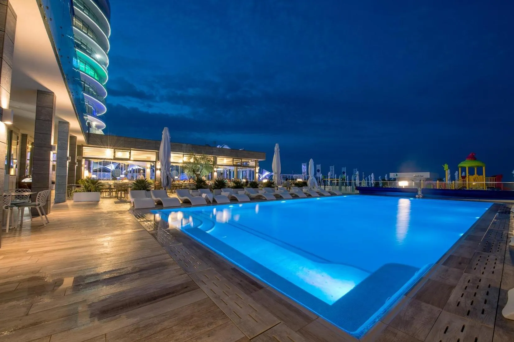 Swimming pool in Hotel Opera Mamaia
