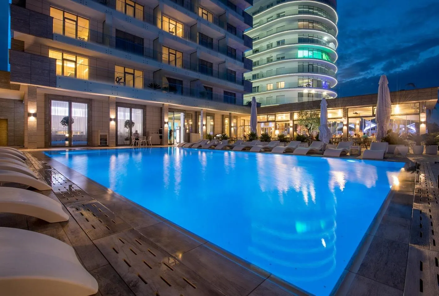 Swimming pool in Hotel Opera Mamaia
