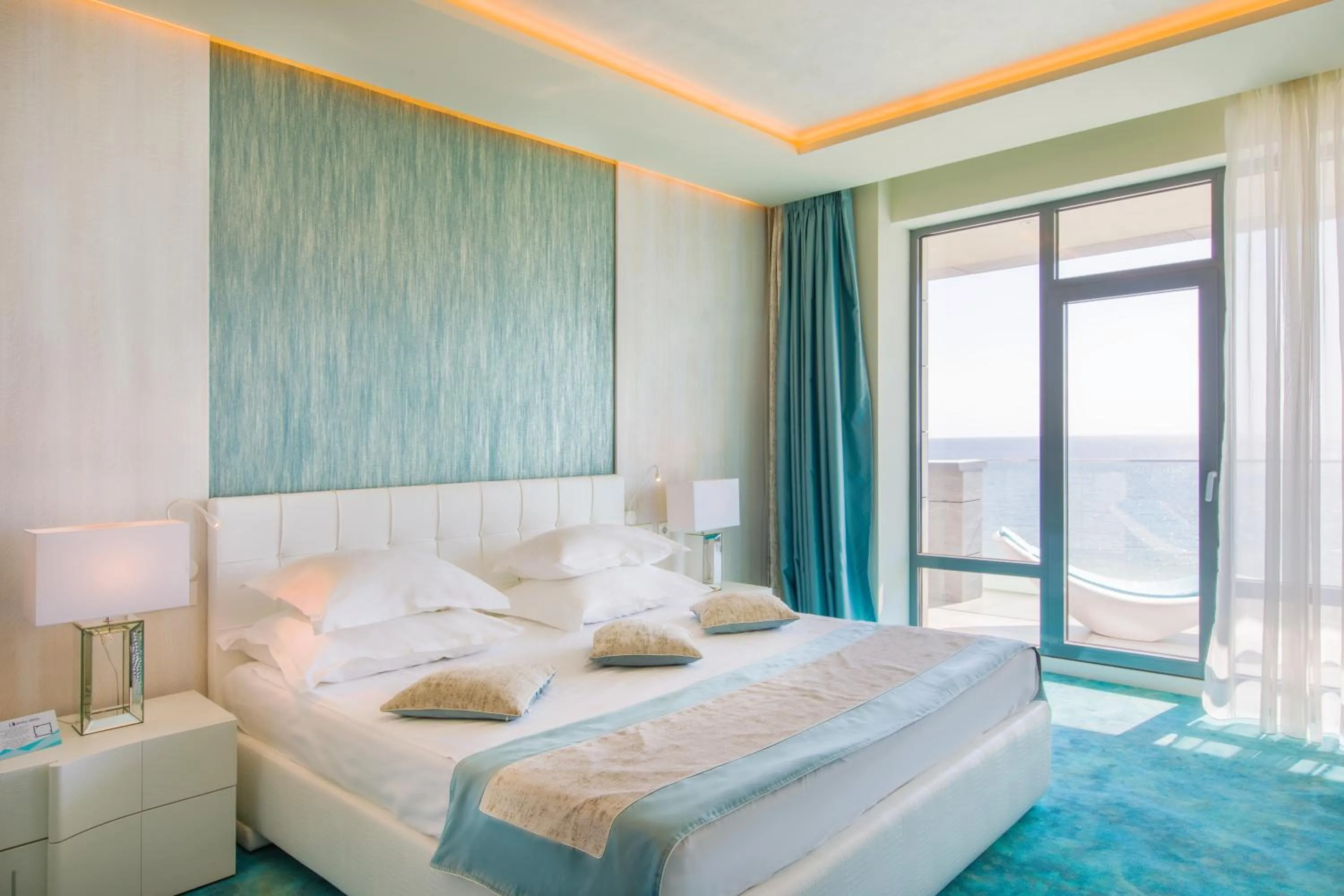 Bedroom, Bed in Hotel Opera Mamaia