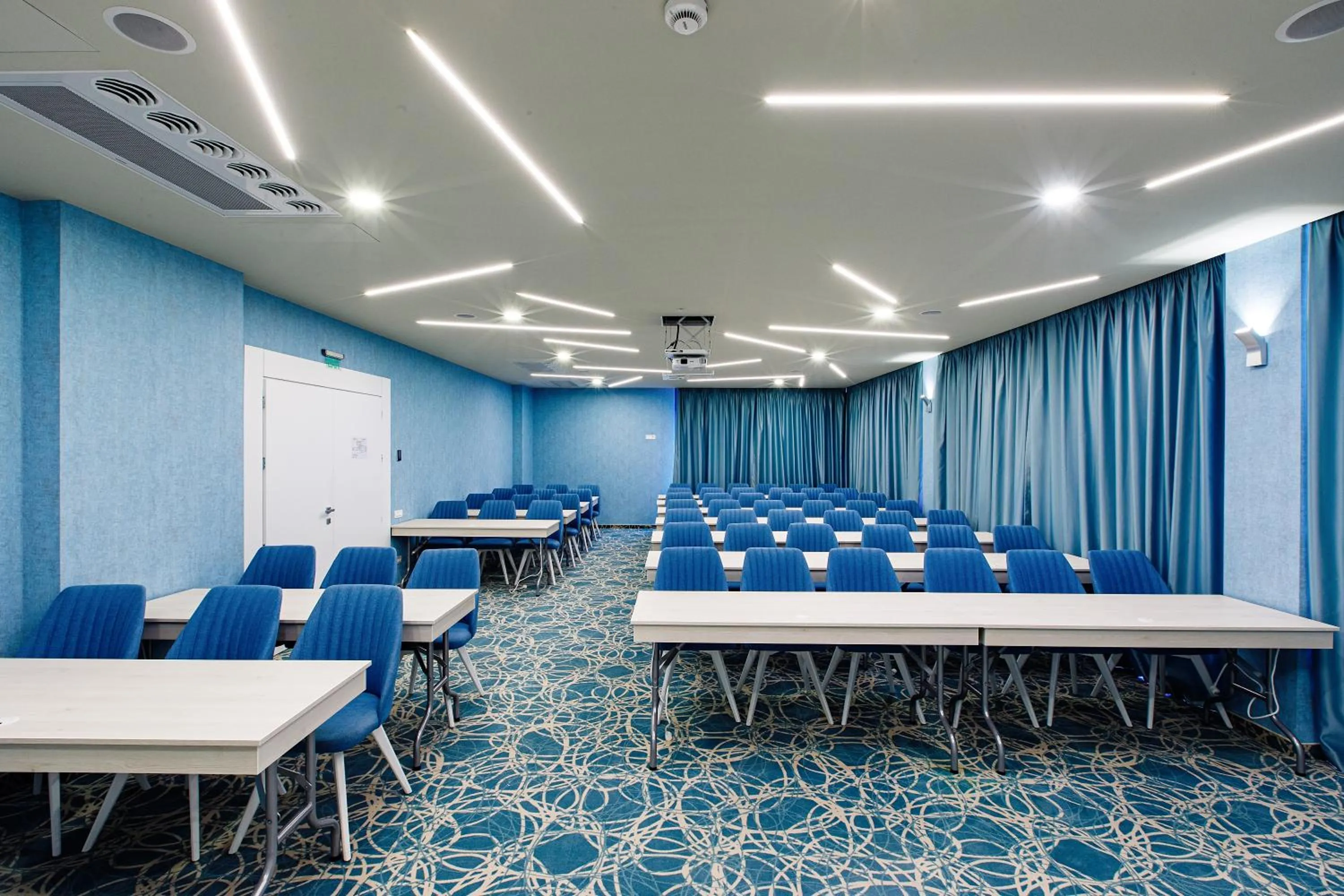 Business facilities in Hotel Opera Mamaia