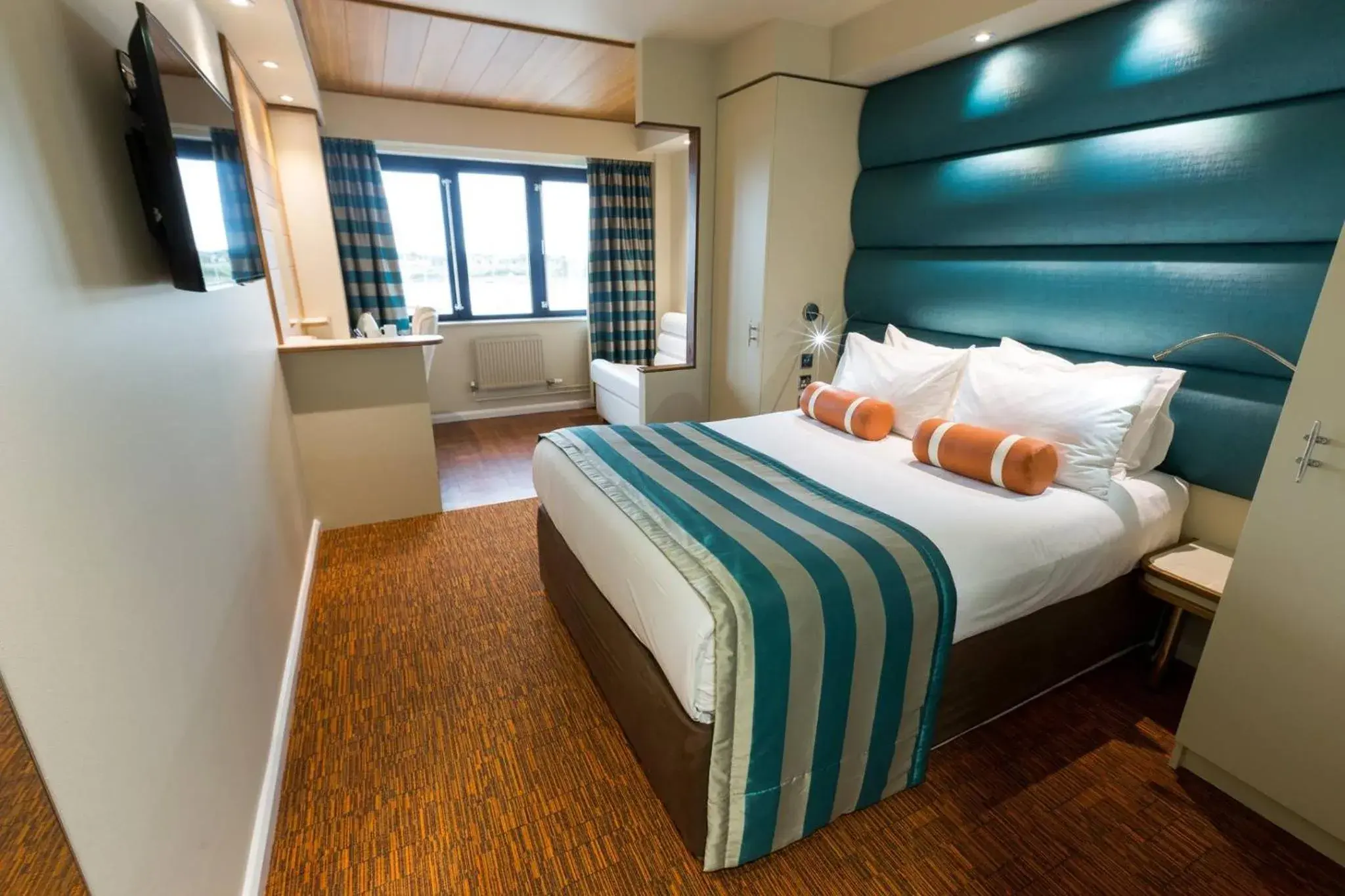 Photo of the whole room, Bed in RNLI College