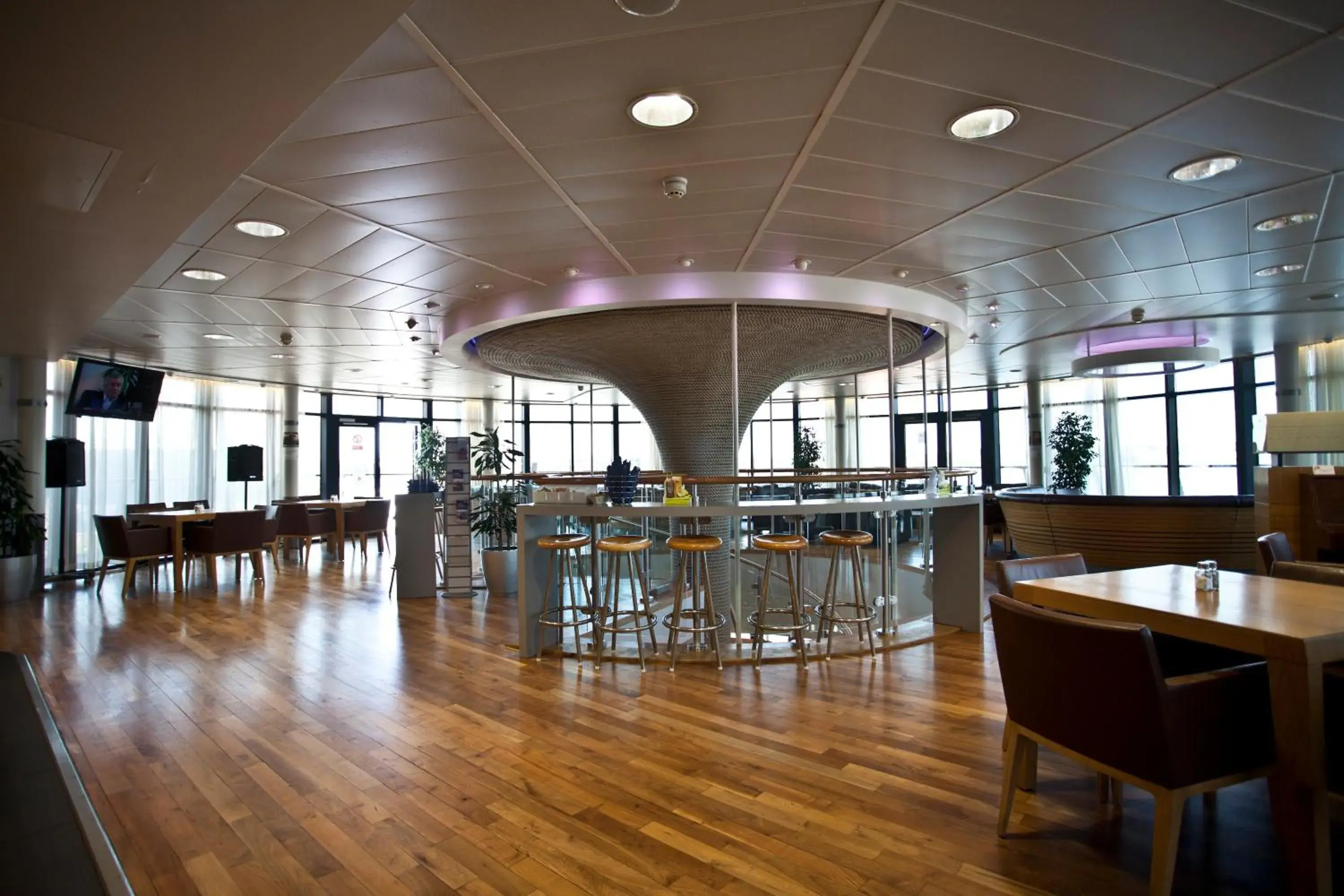 Balcony/Terrace, Restaurant/Places to Eat in RNLI College