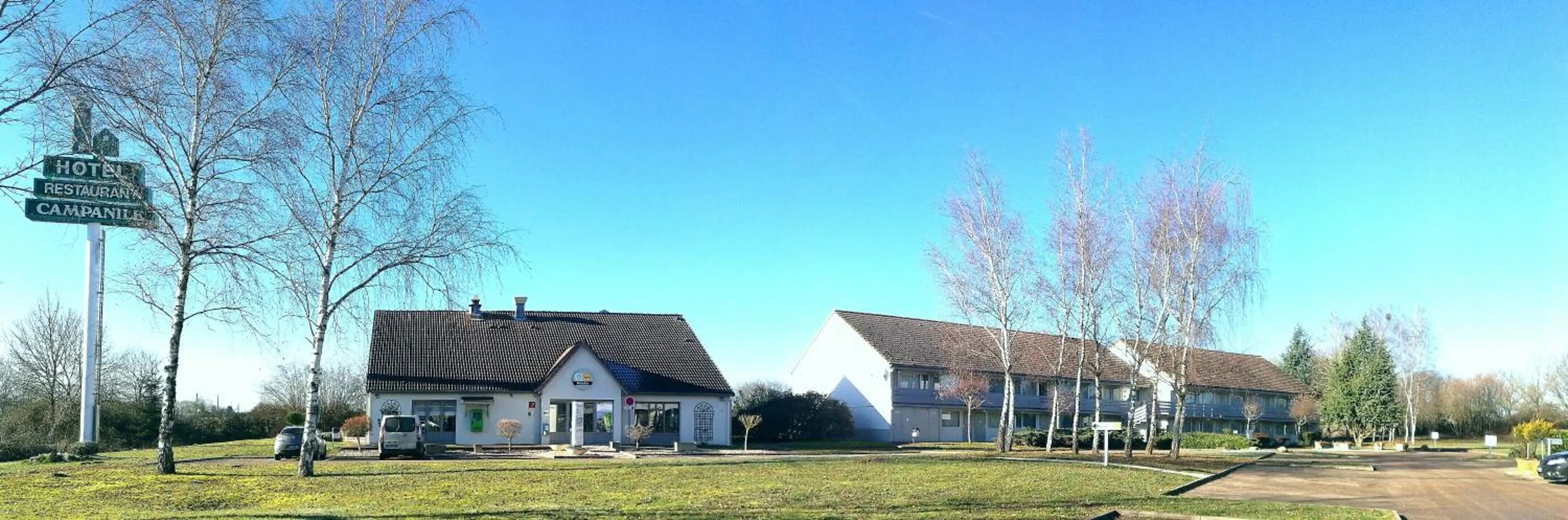 Facade/entrance in Campanile Avallon