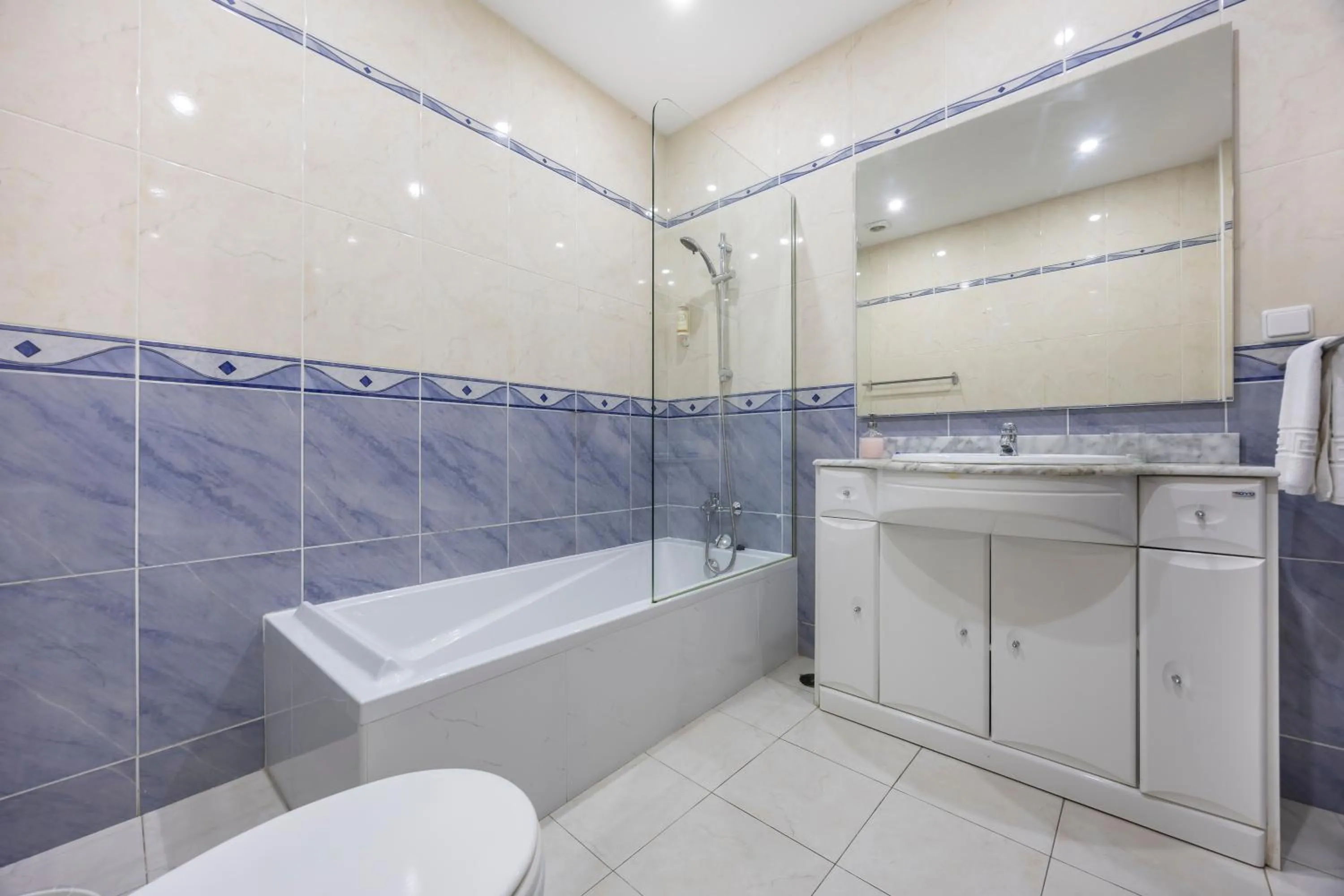 Bathroom in 3 Marias Garden House B&B