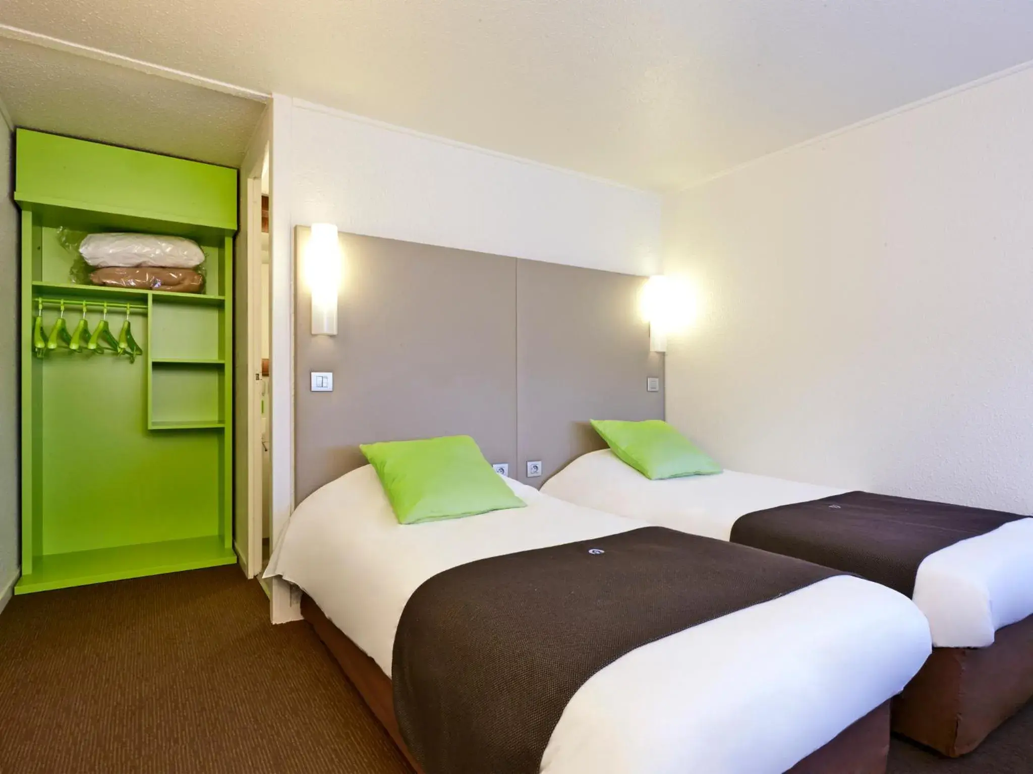 Photo of the whole room, Bed in Campanile Rennes Ouest Cleunay Photo of the whole room, Bed in Campanile Rennes Ouest Cleunay