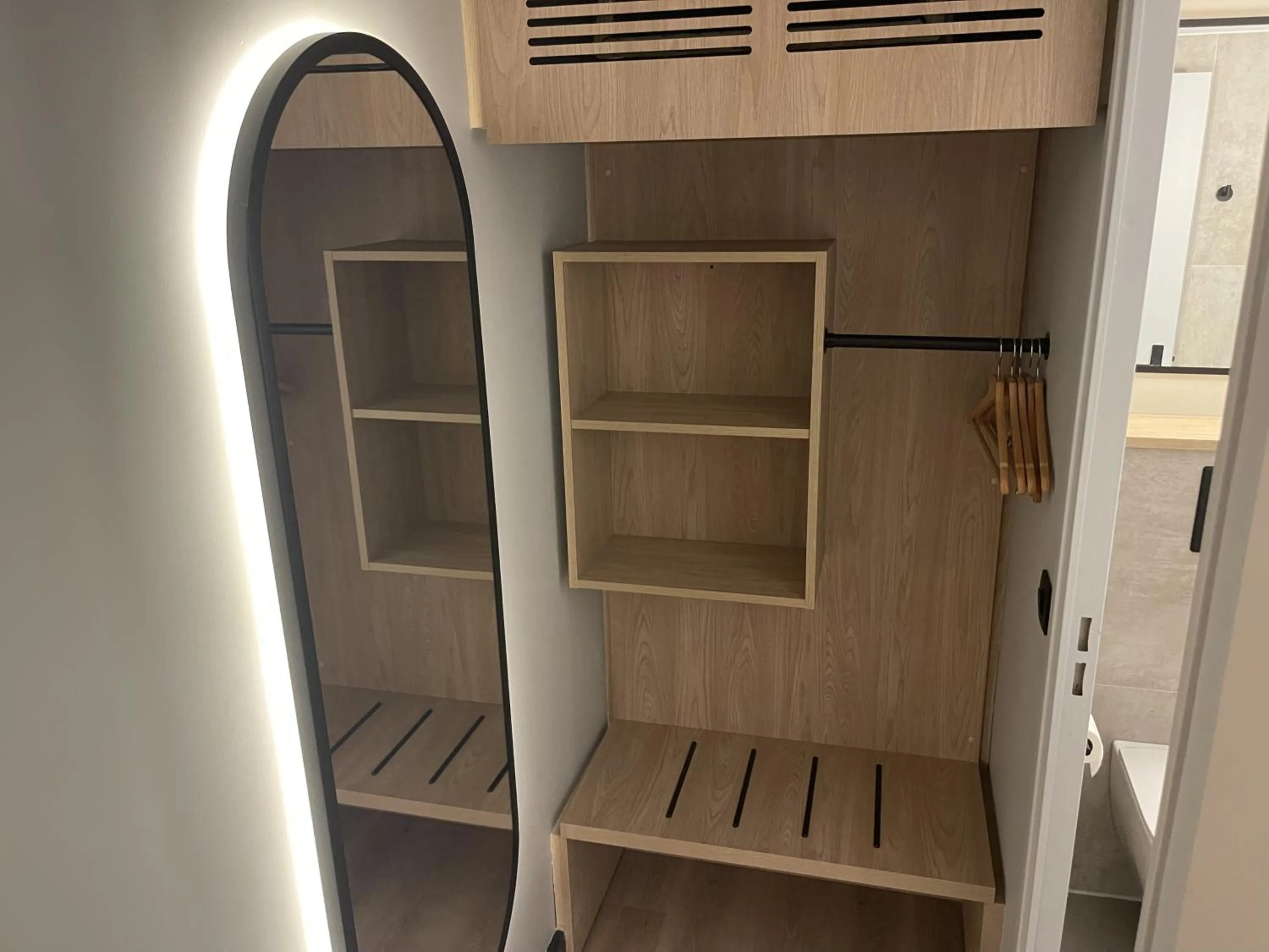 wardrobe in Campanile NATURE - Clermont-Ferrand Nord Riom