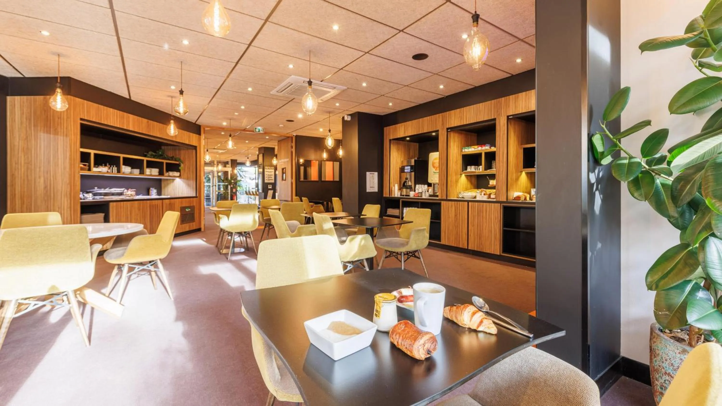 Breakfast in Campanile NATURE - Clermont-Ferrand Nord Riom