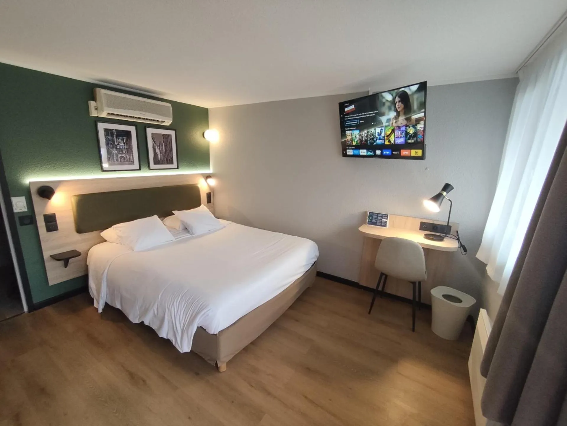 Bed in Campanile Rouen Nord - Mont-Saint-Aignan