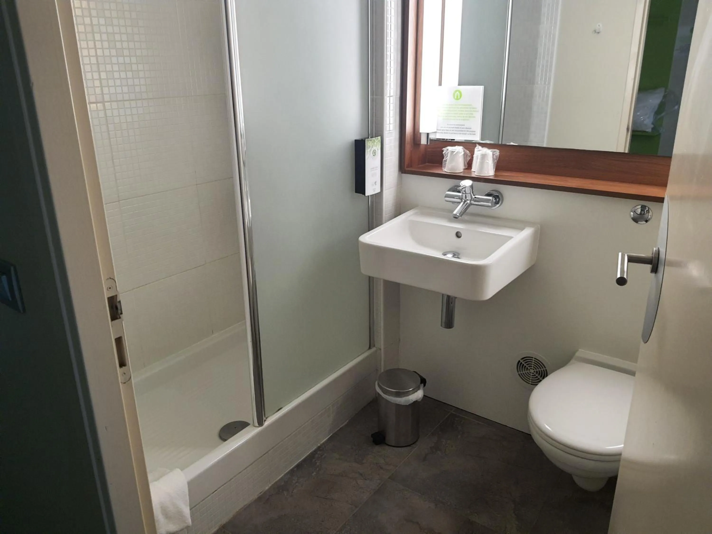 Bathroom in Campanile Vannes