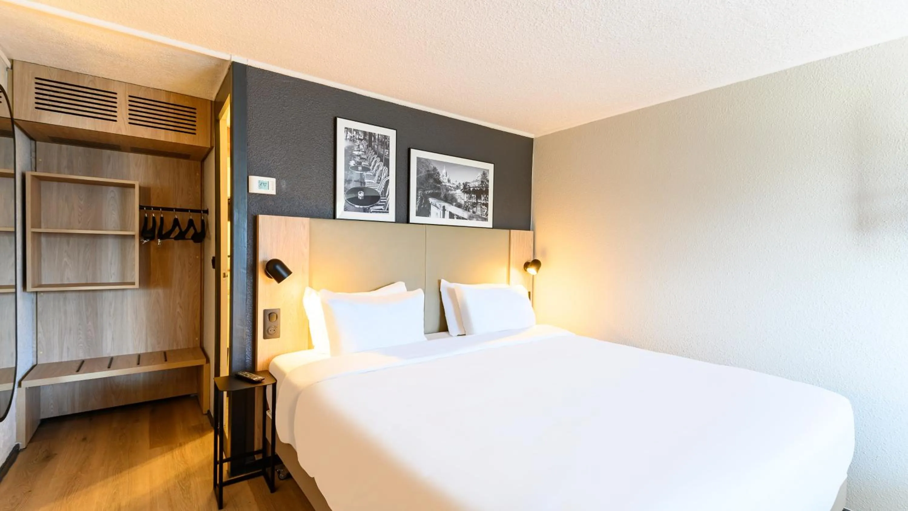 Bed in Campanile Vannes