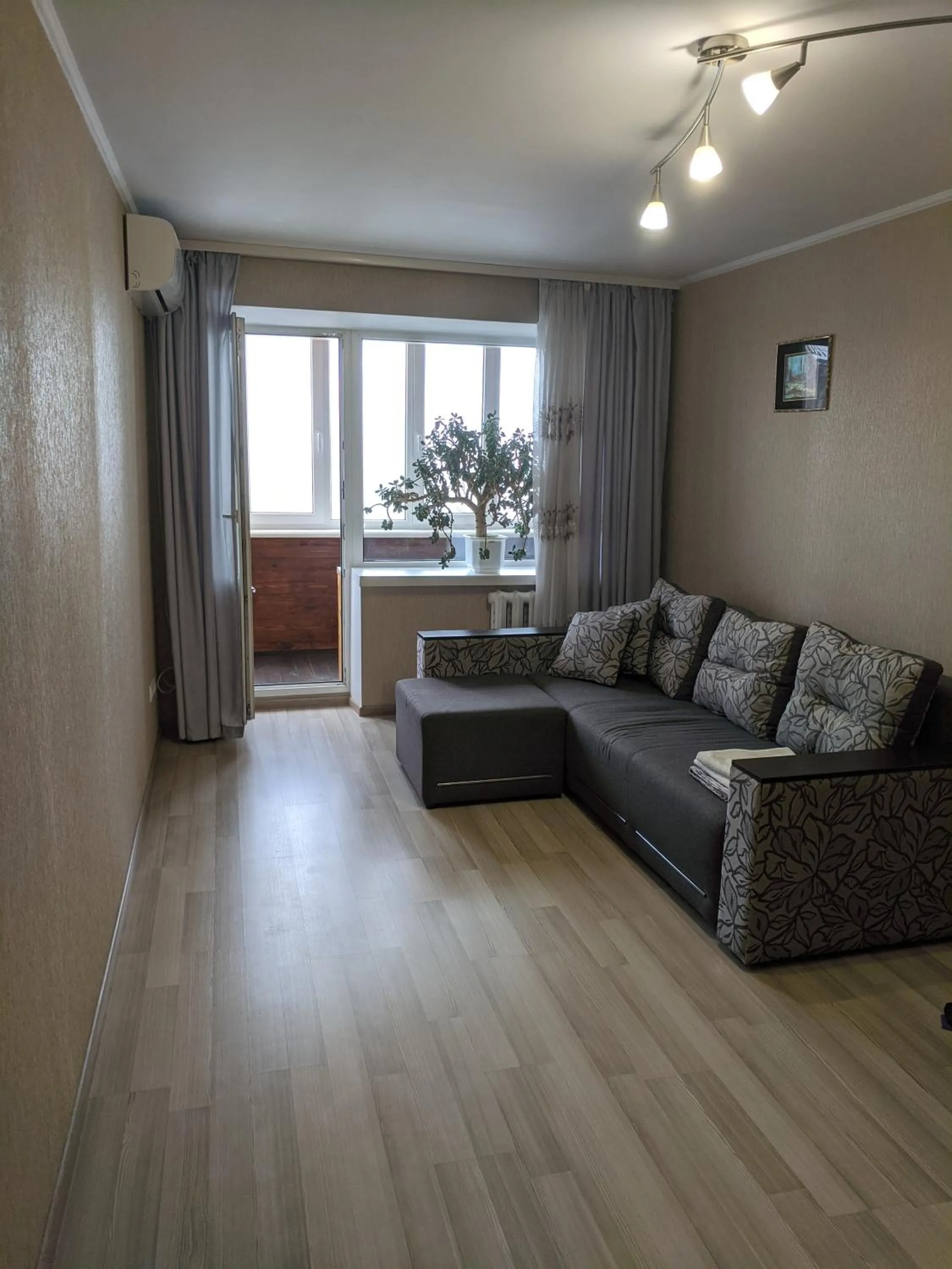 Apartment with balcony on Peremohy Avenue 43