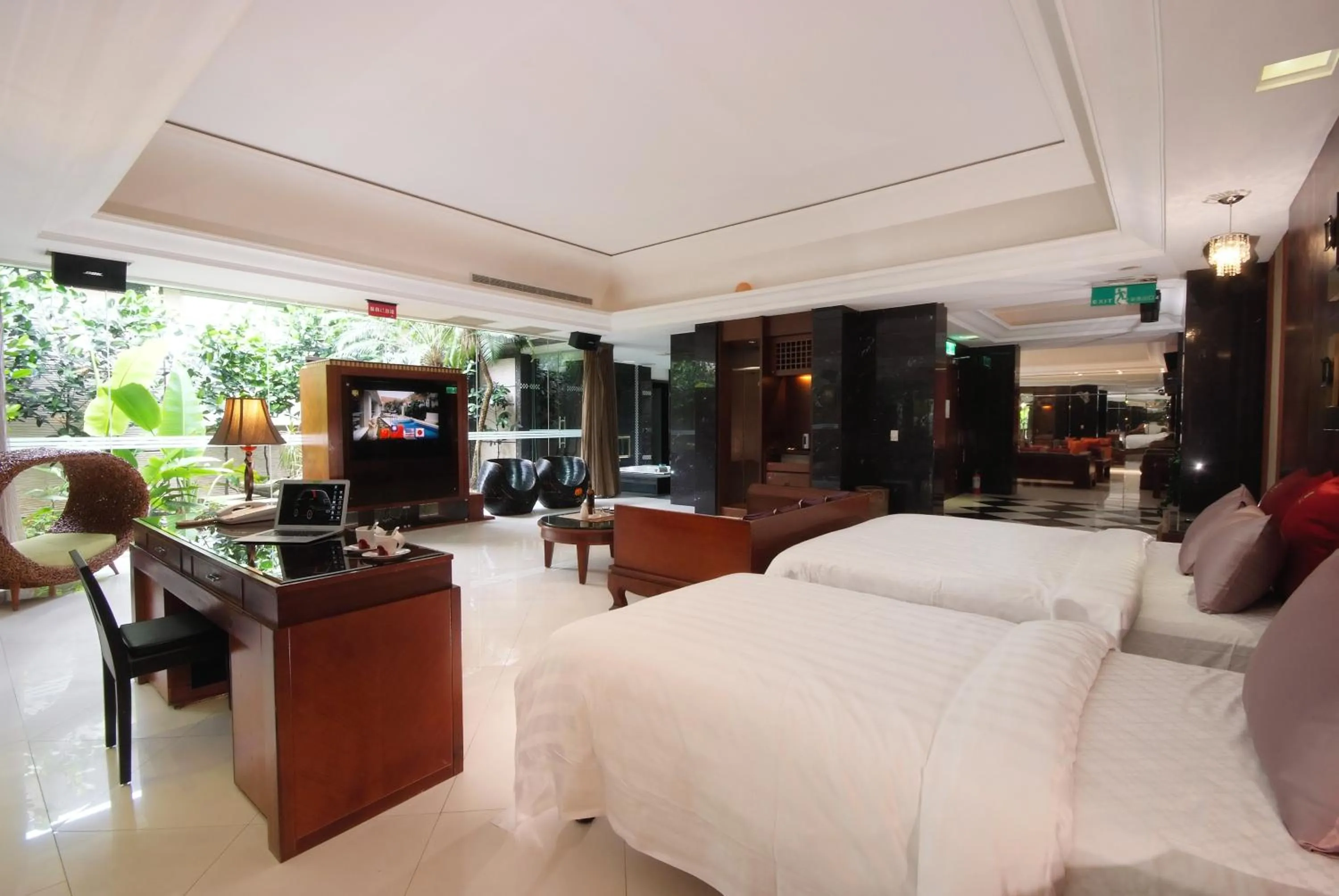 Day, Bed in Q Motel精品旅館