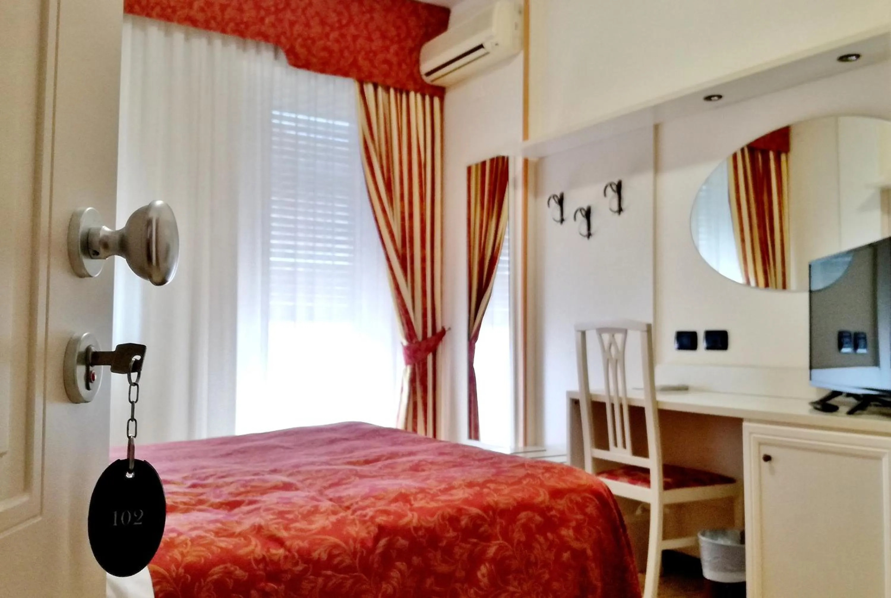 Photo of the whole room, Bed in Gold Hotel