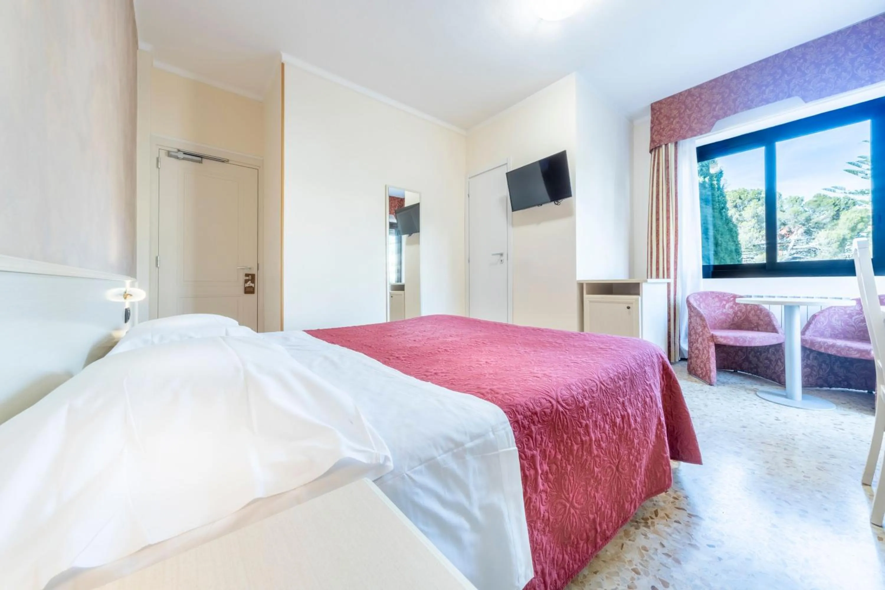 Photo of the whole room, Bed in Gold Hotel