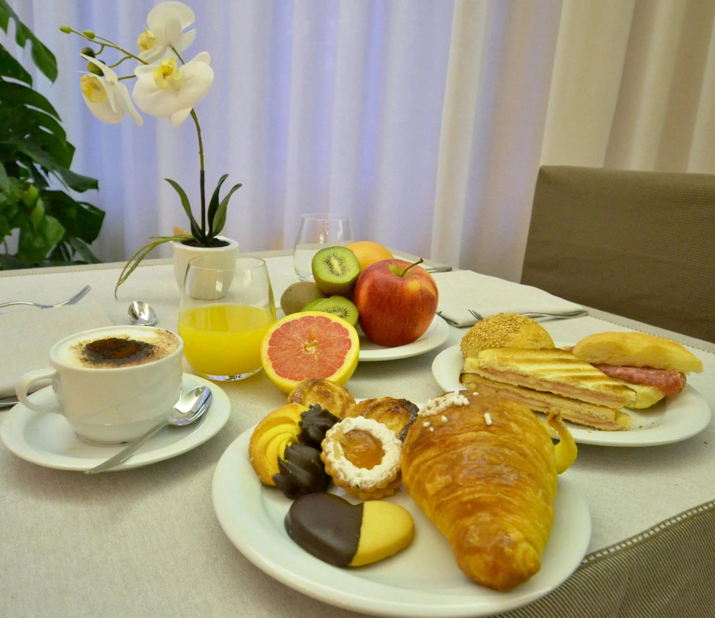 Continental breakfast in Gold Hotel