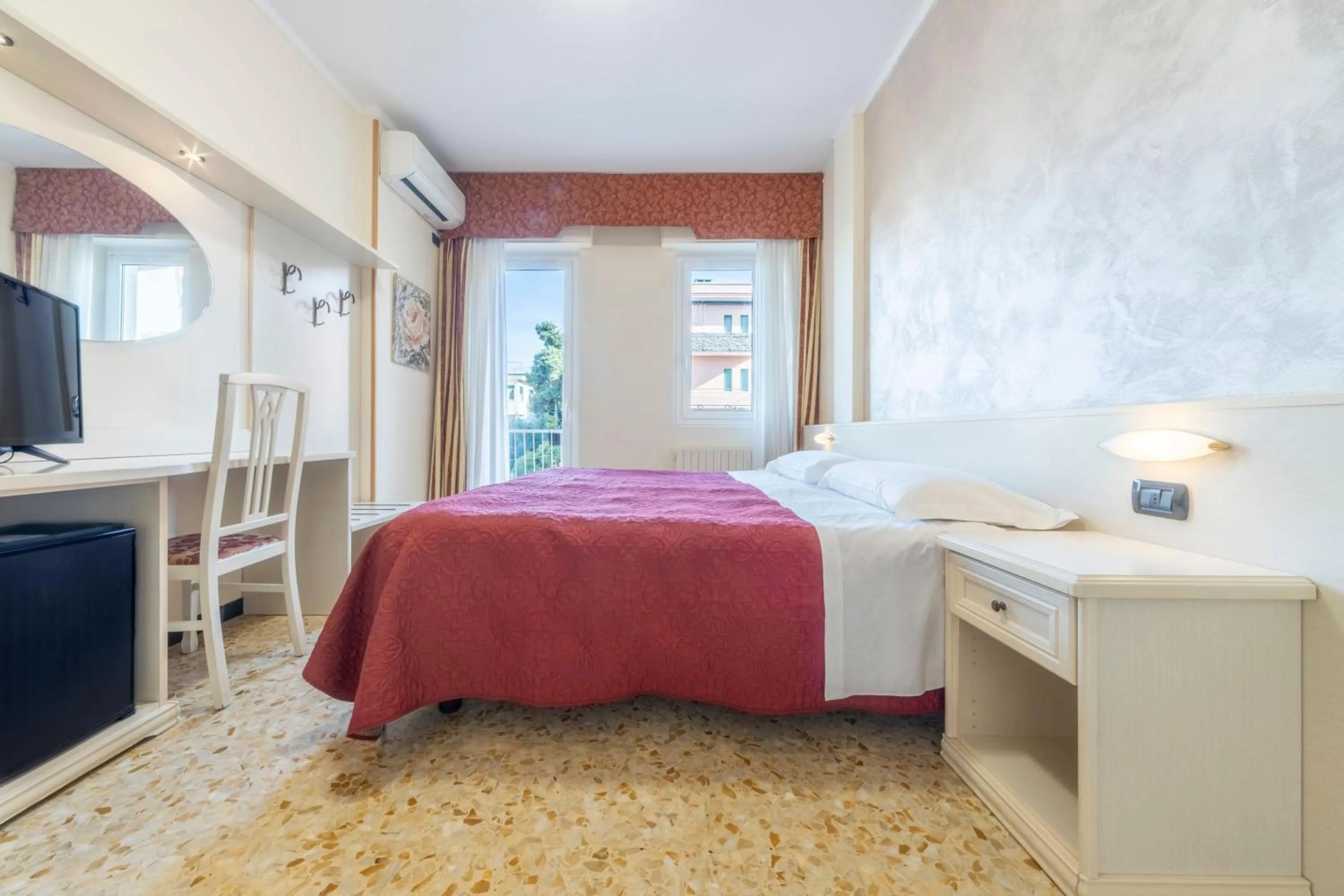 Photo of the whole room, Bed in Gold Hotel