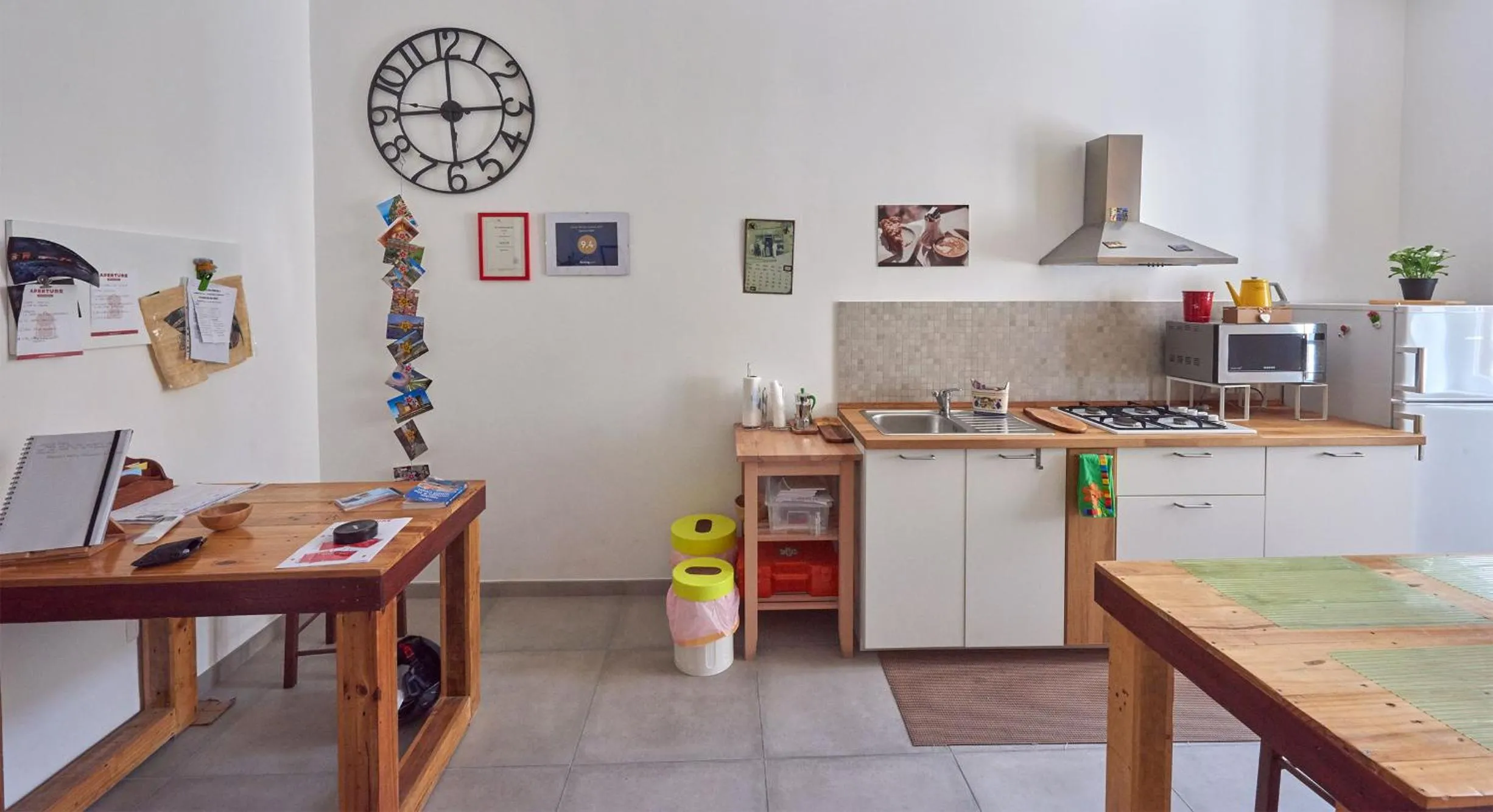 Communal kitchen in Aperture B&B