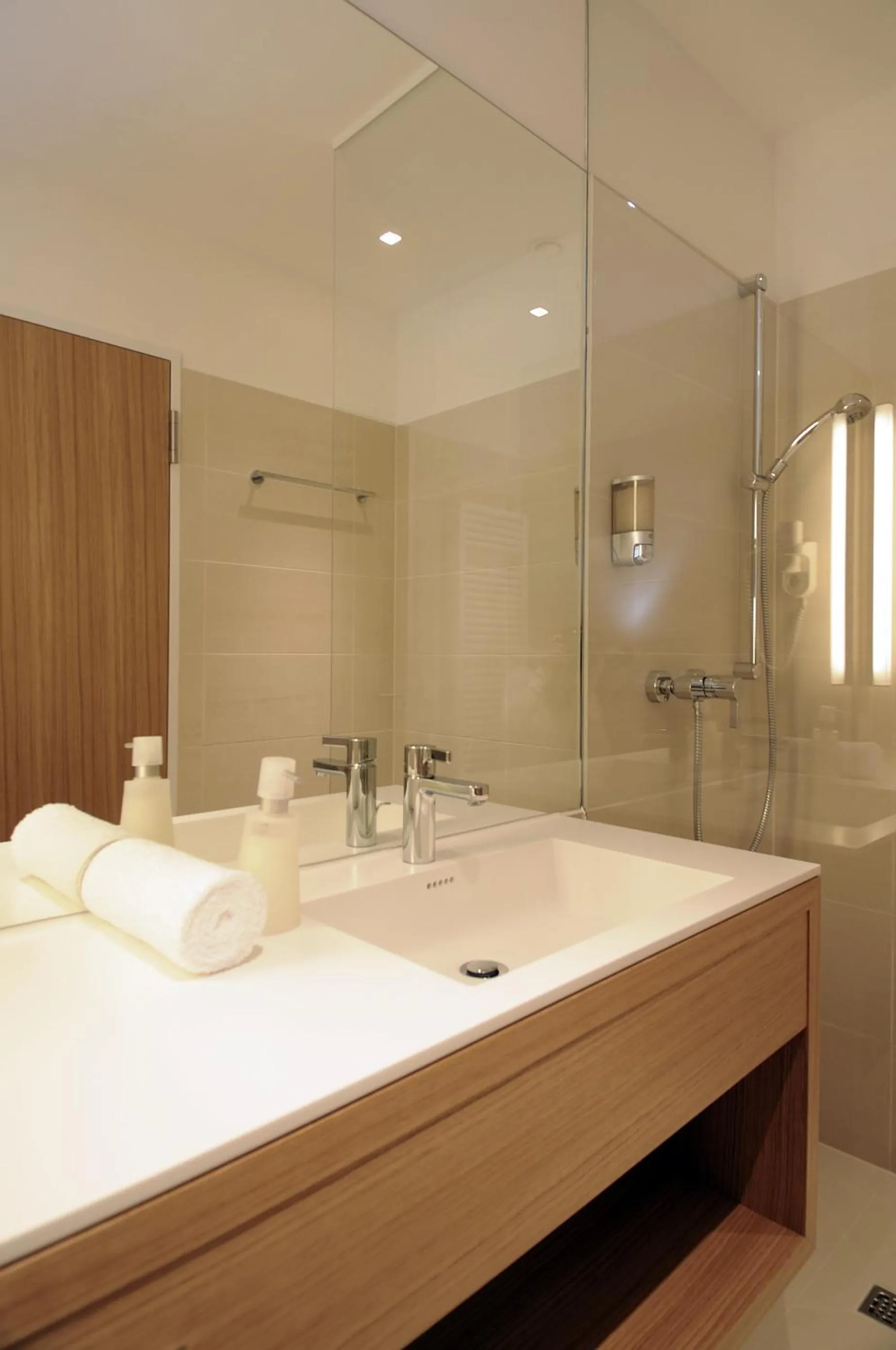 Bathroom, Bed in Hotel Thalmair