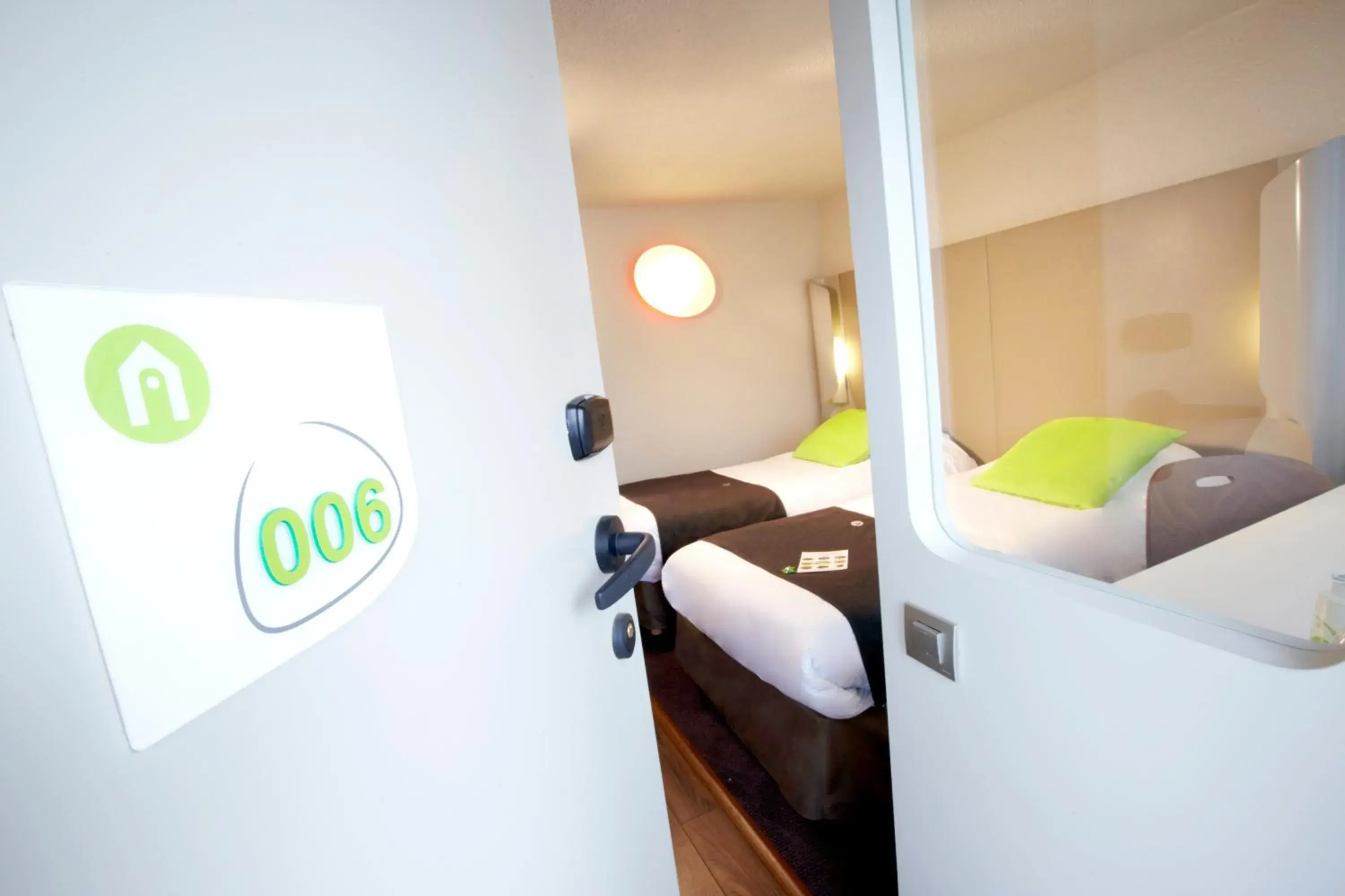 Standard Double Room in Campanile Grenoble Nord - Saint-Egrève Standard Double Room in Campanile Grenoble Nord - Saint-Egrève