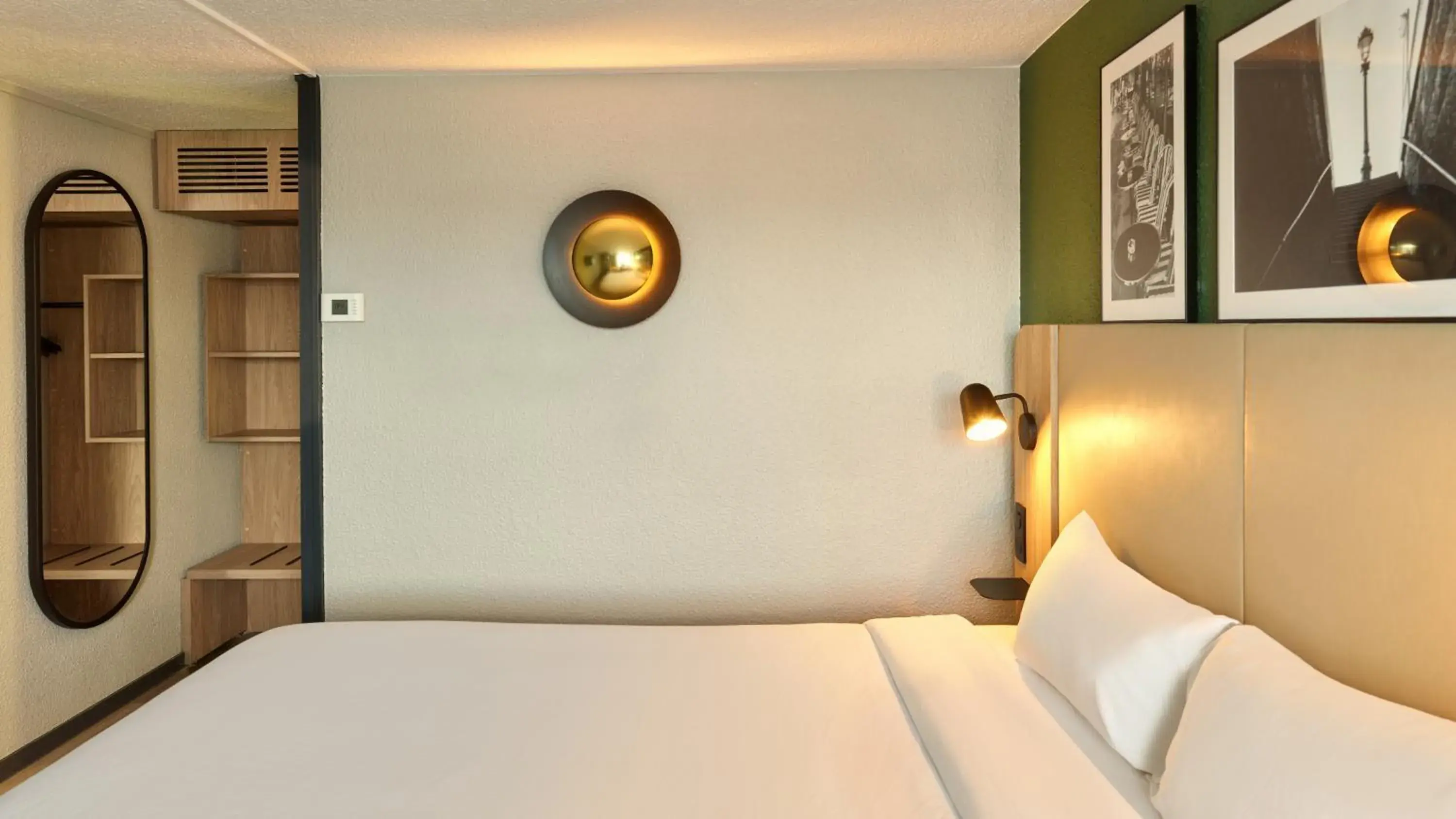 Photo of the whole room, Bed in Campanile NATURE Les Ulis Photo of the whole room, Bed in Campanile NATURE Les Ulis