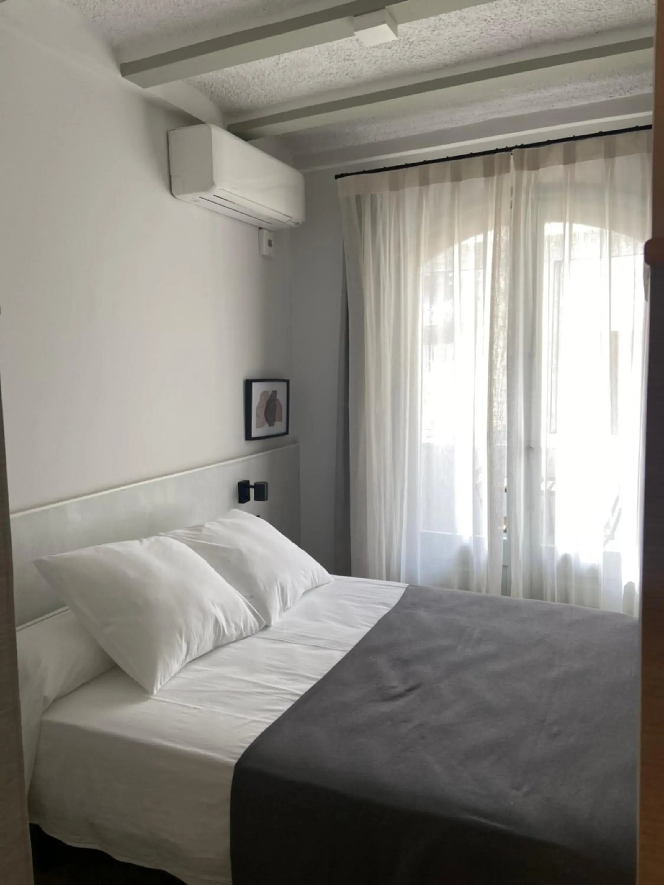 Budget Double Room in Calendula Hotel & Apartaments Budget Double Room in Calendula Hotel & Apartaments