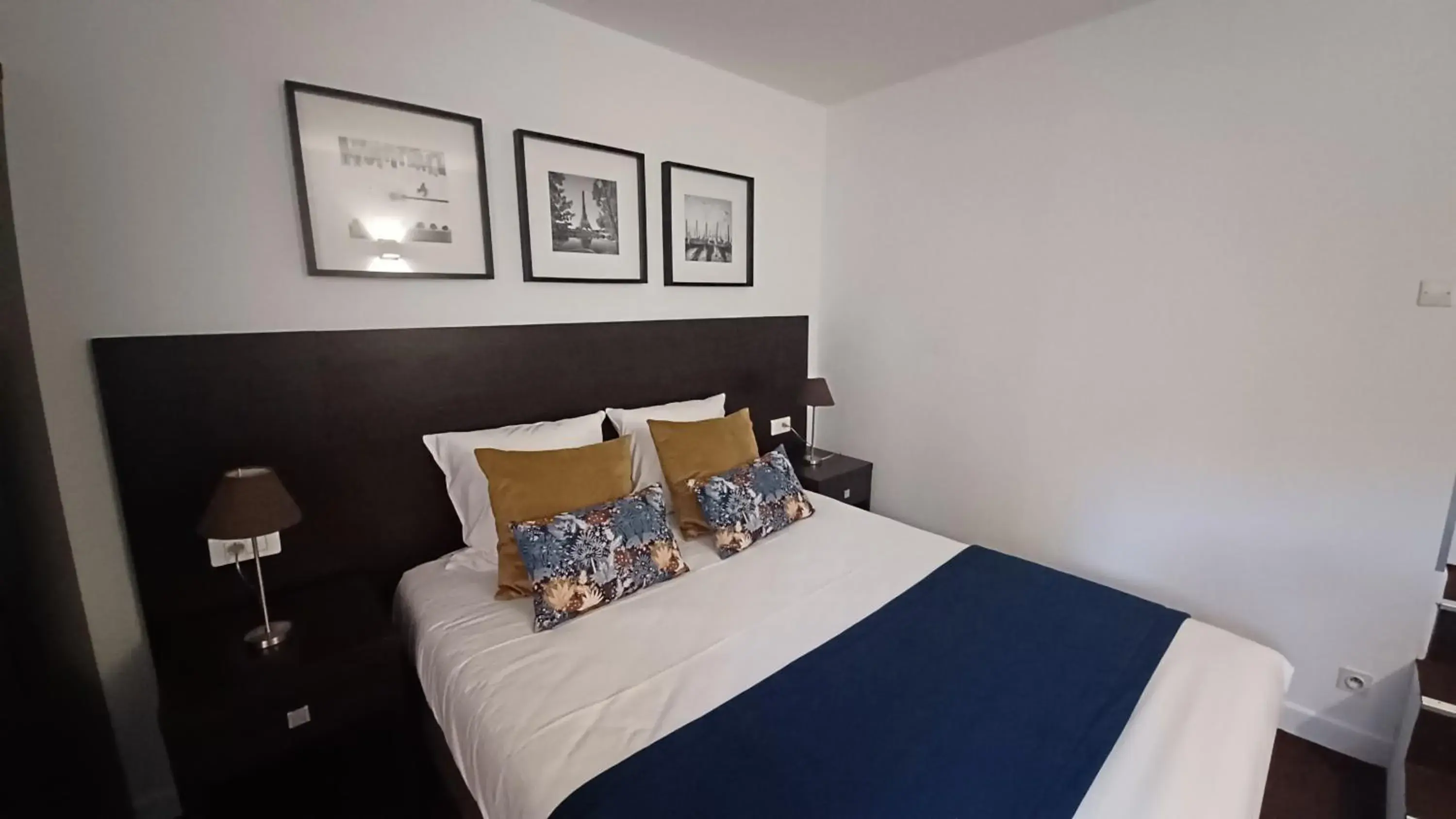 Property building, Bed in Kyriad Chalon-Sur-Saone Centre Property building, Bed in Kyriad Chalon-Sur-Saone Centre