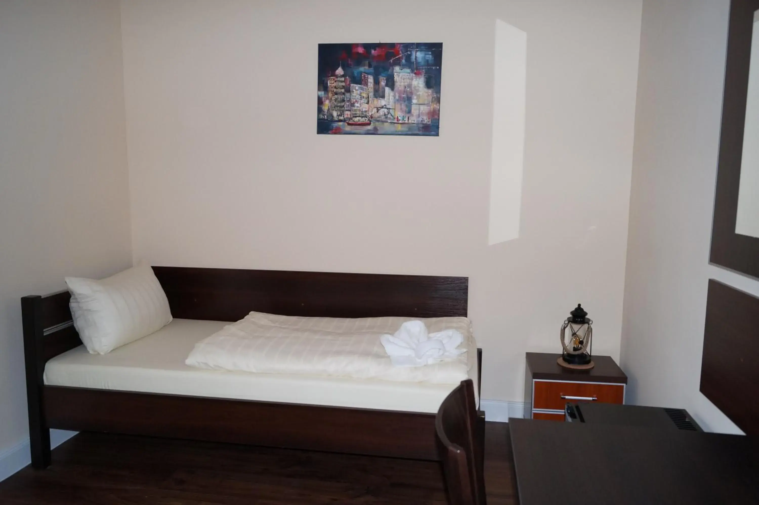 Twin Room with Private Bathroom - single occupancy in MY-BED Hamburg Twin Room with Private Bathroom - single occupancy in MY-BED Hamburg