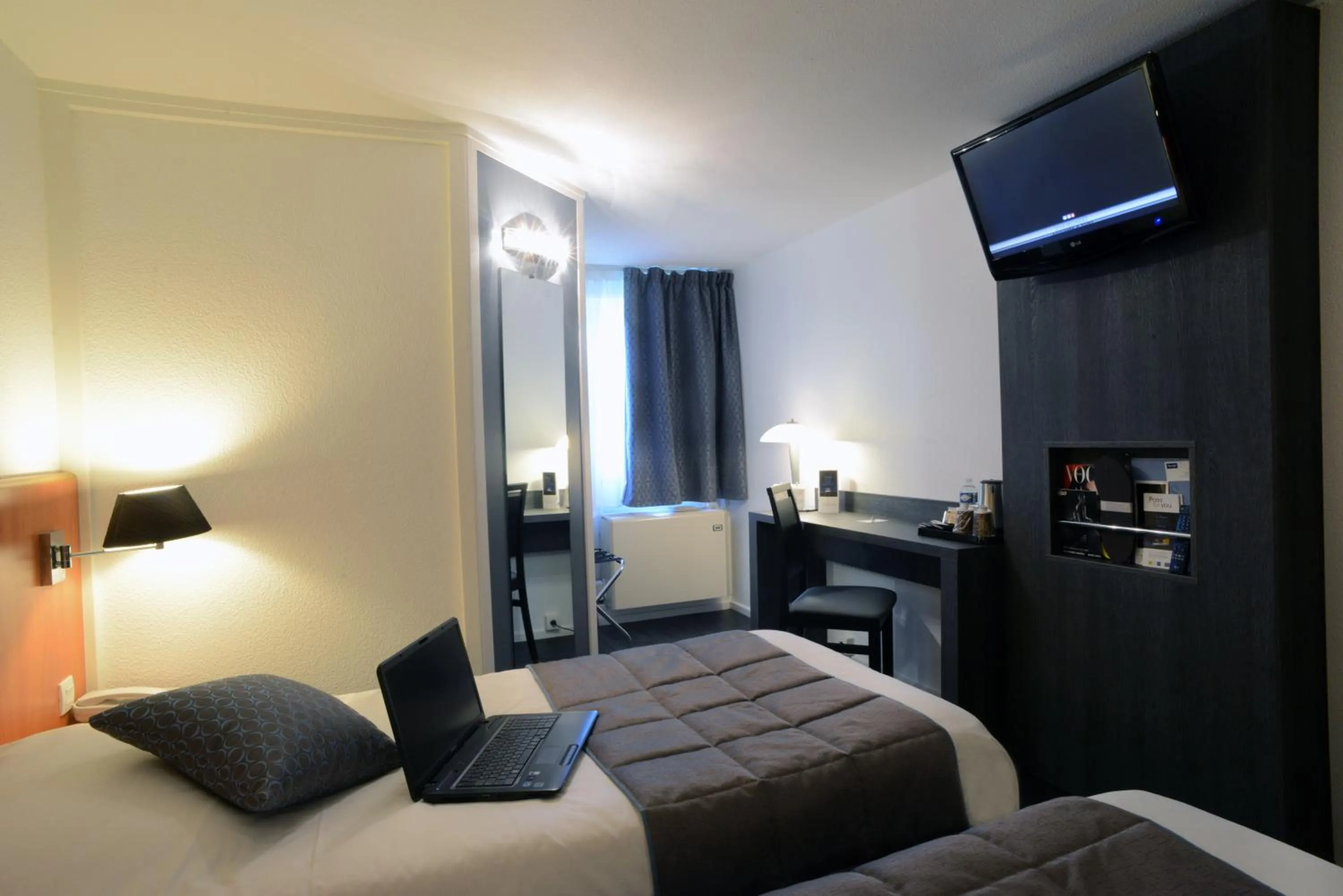 Bedroom, Bed in Hotel inn Dijon-Quetigny