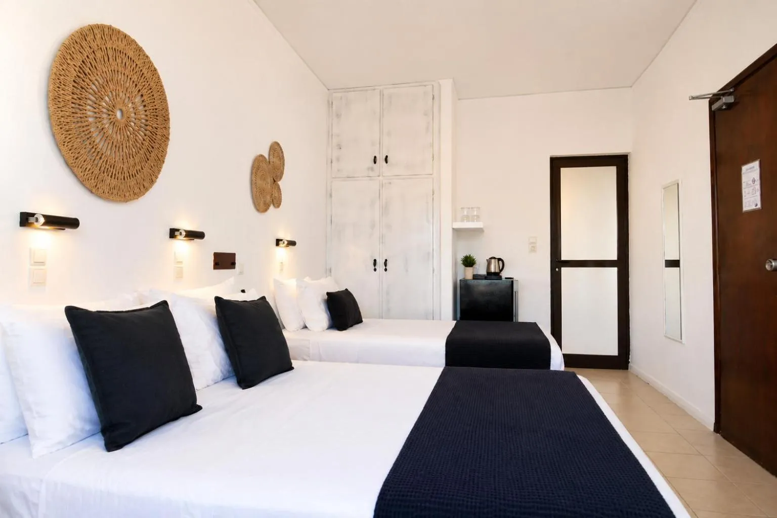 Photo of the whole room, Bed in Aegeeis