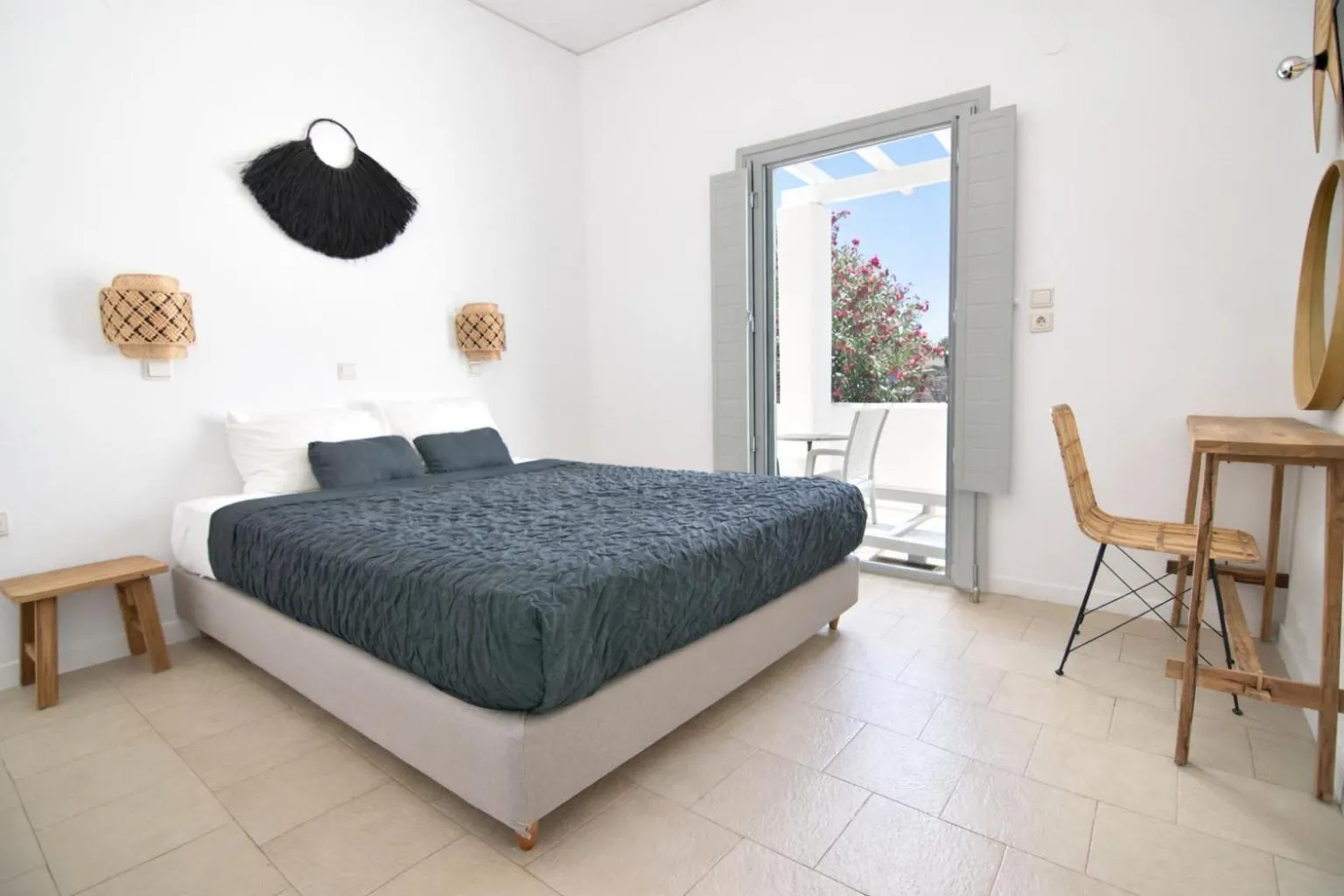 Photo of the whole room, Bed in Aegeeis