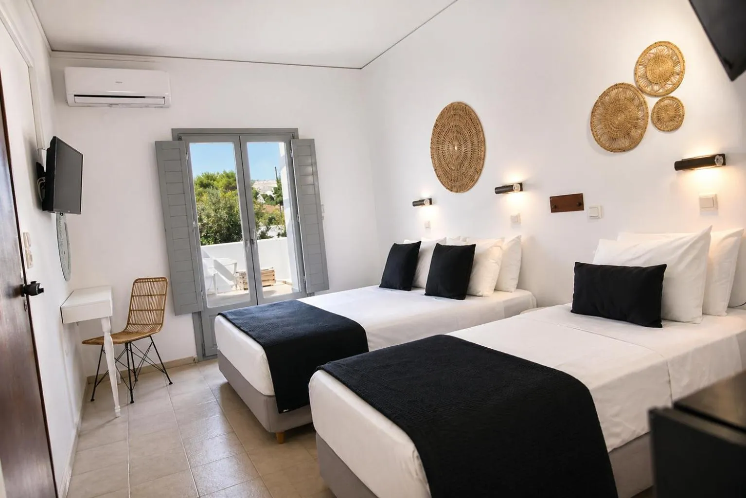 Photo of the whole room, Bed in Aegeeis