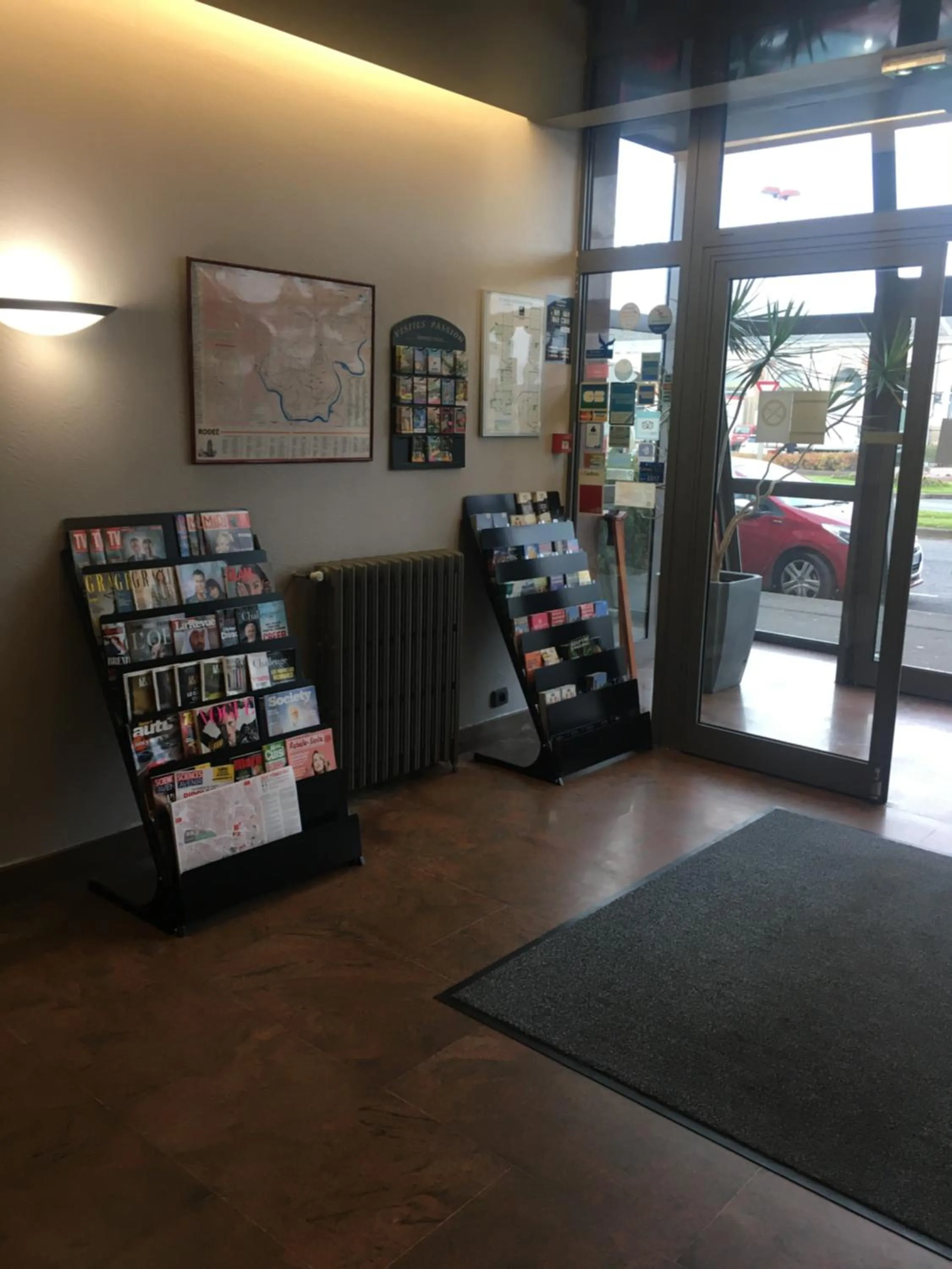 Lobby or reception in Kyriad Rodez