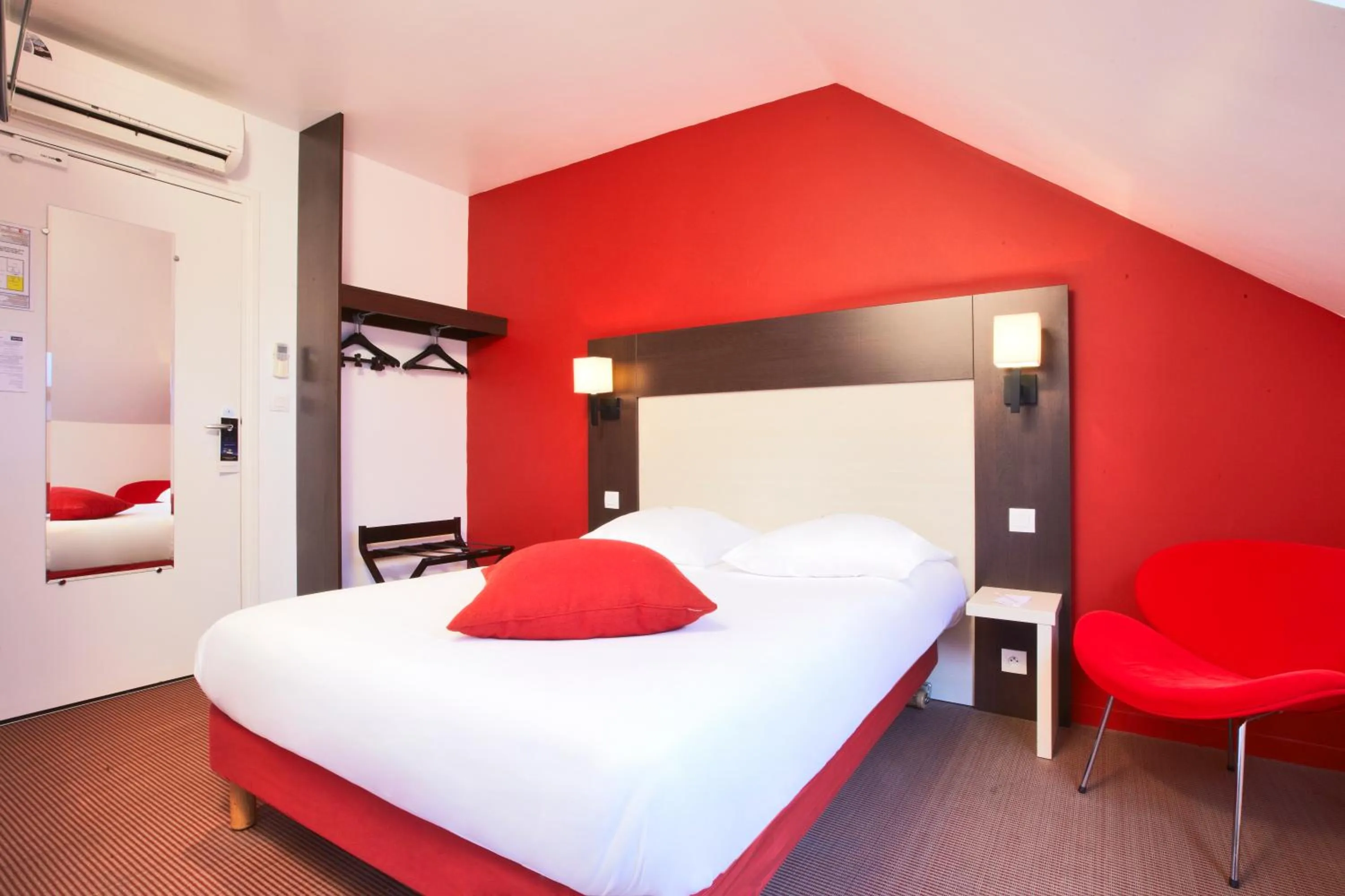 Bed in KYRIAD ROUEN NORD - Mont Saint Aignan