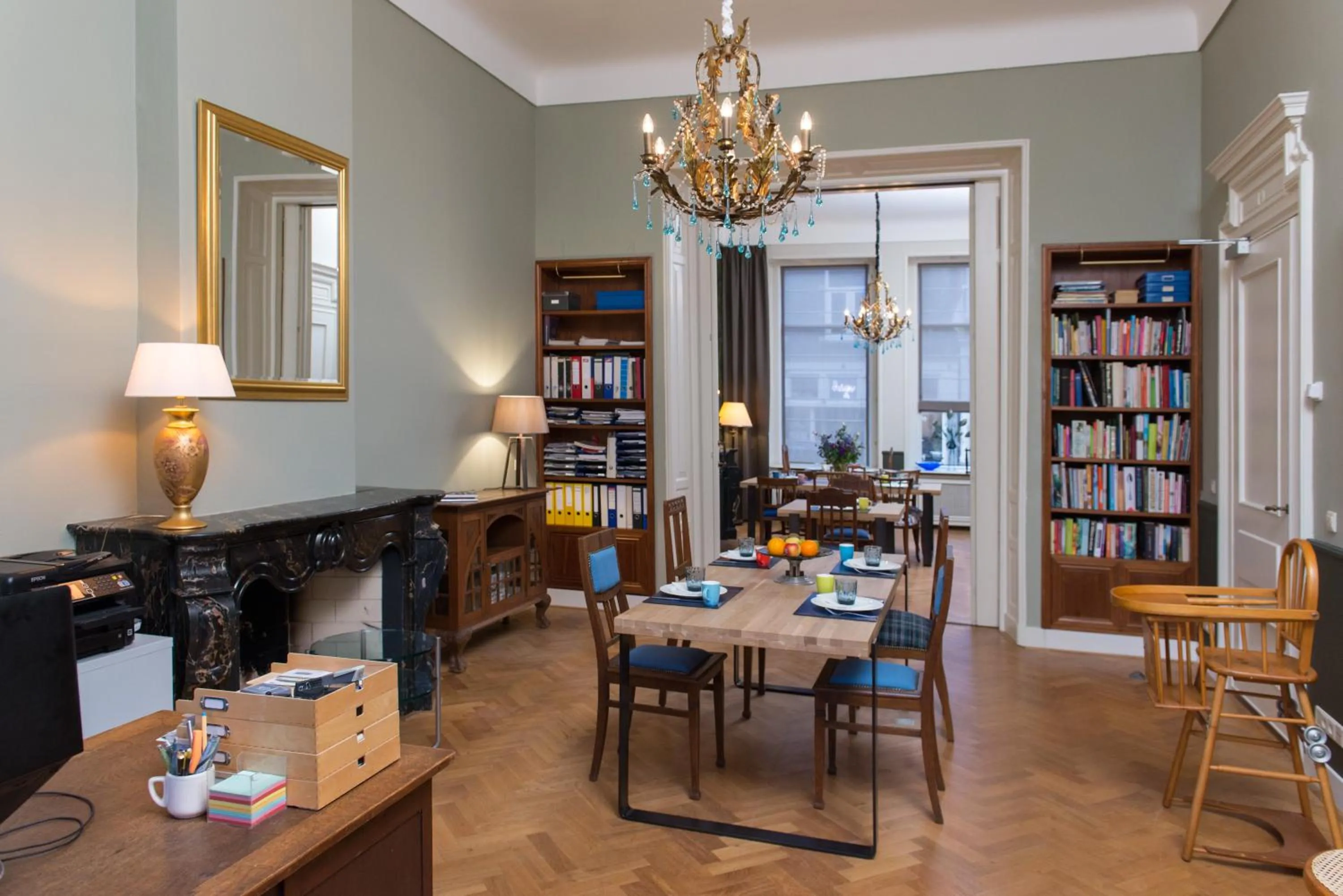 Communal lounge/ TV room in Boutique Hotel De Blauwe Pauw