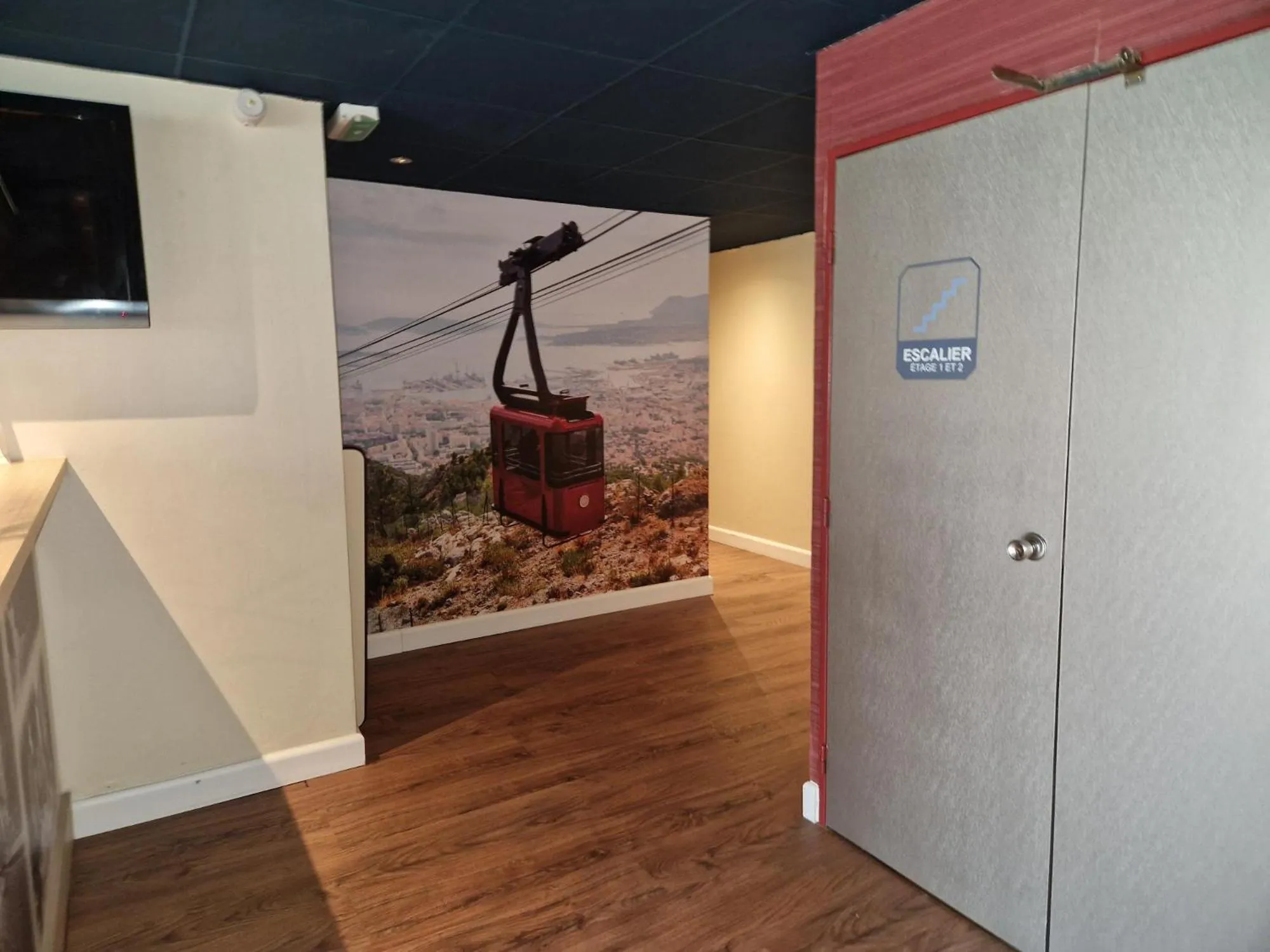 Kyriad Toulon Est Hyeres La Garde