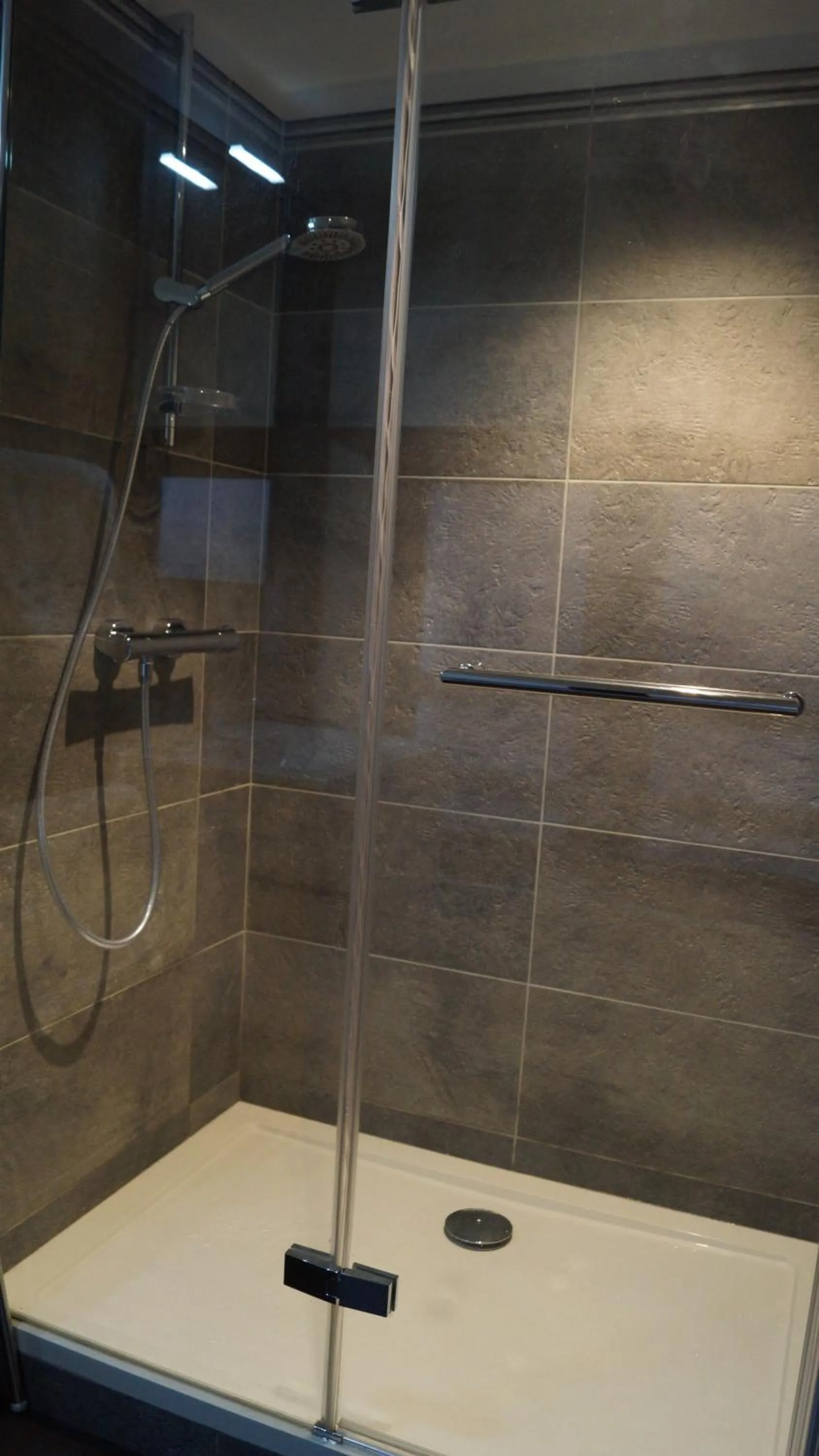 Shower in Au Saint Martin 2