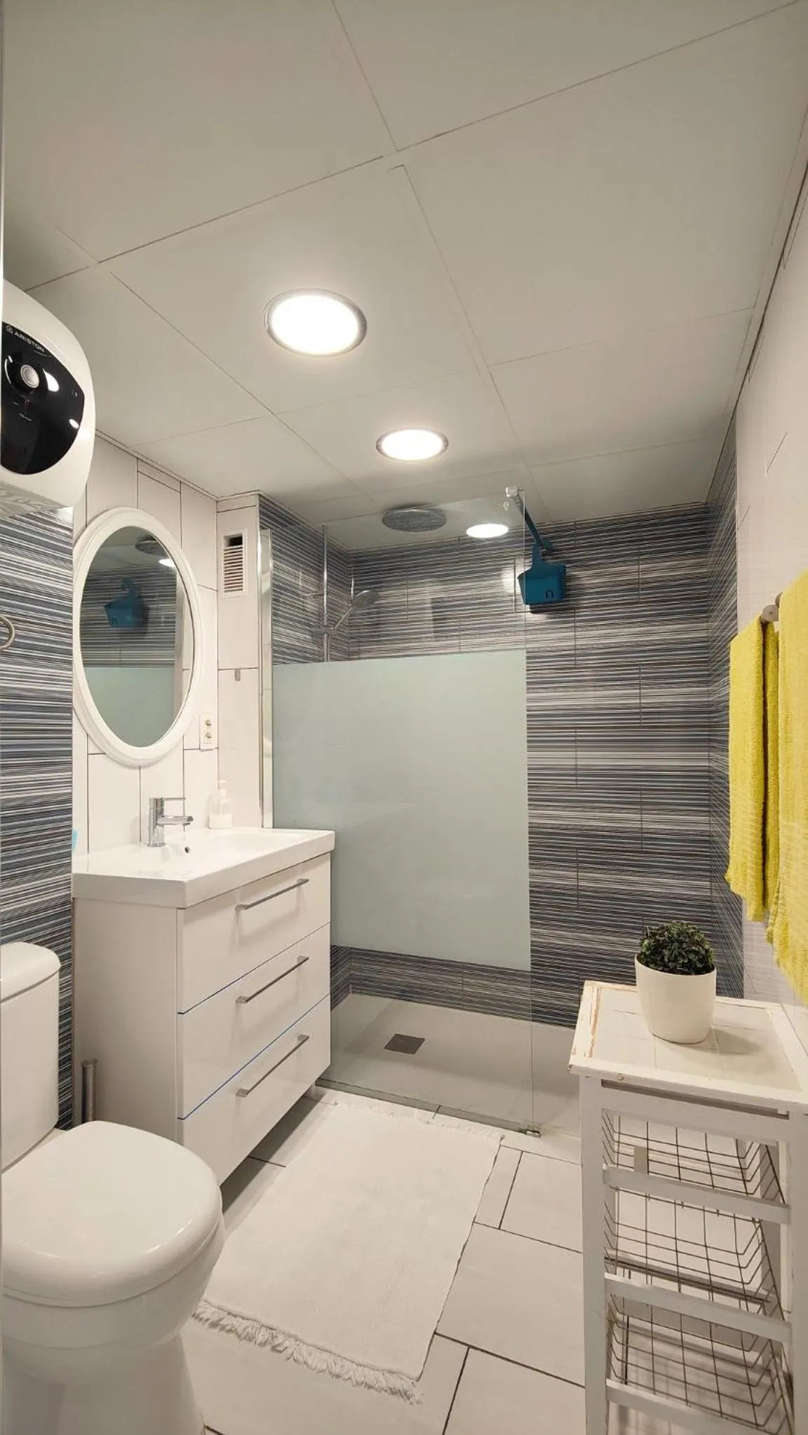Bathroom in Apartment 2-2 Playa del Ingles
