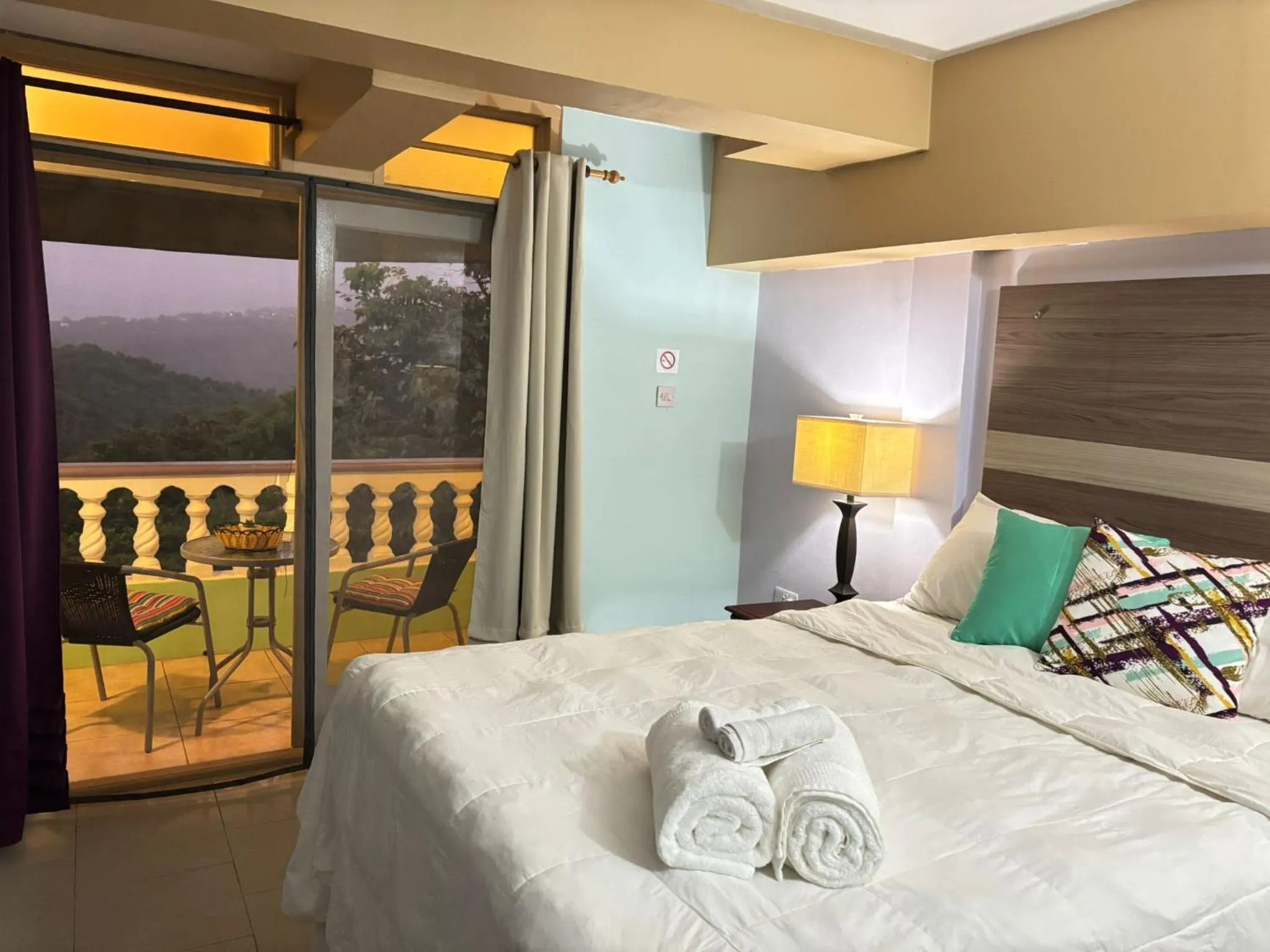 Photo of the whole room, Bed in Matthew's Miracle View