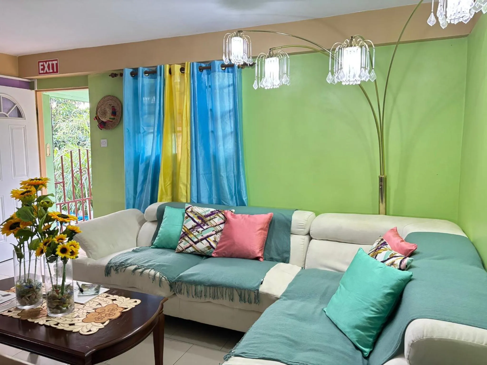 Living room in Matthew's Miracle View