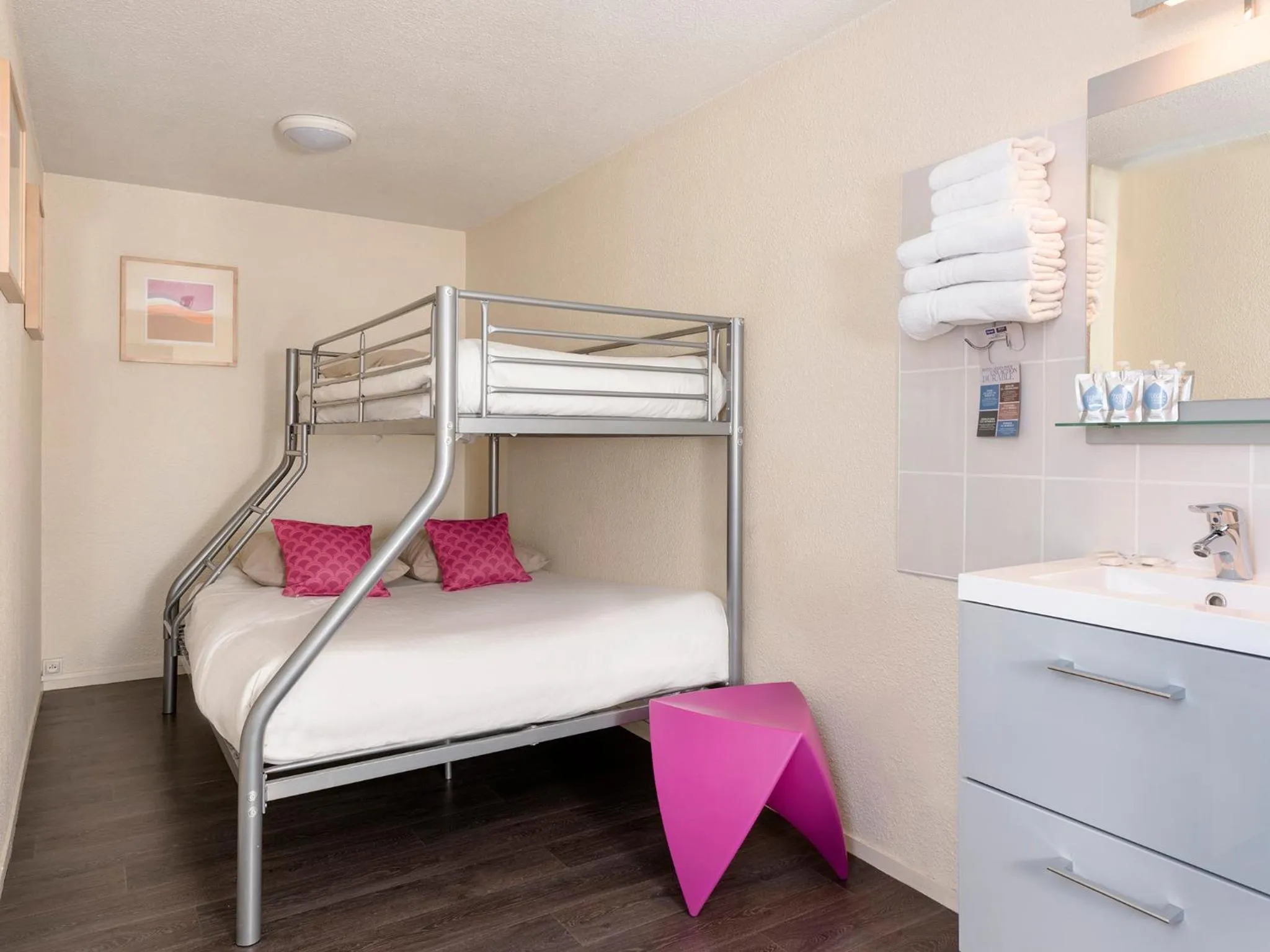 bunk bed, Bed in Kyriad Saint-Etienne Centre