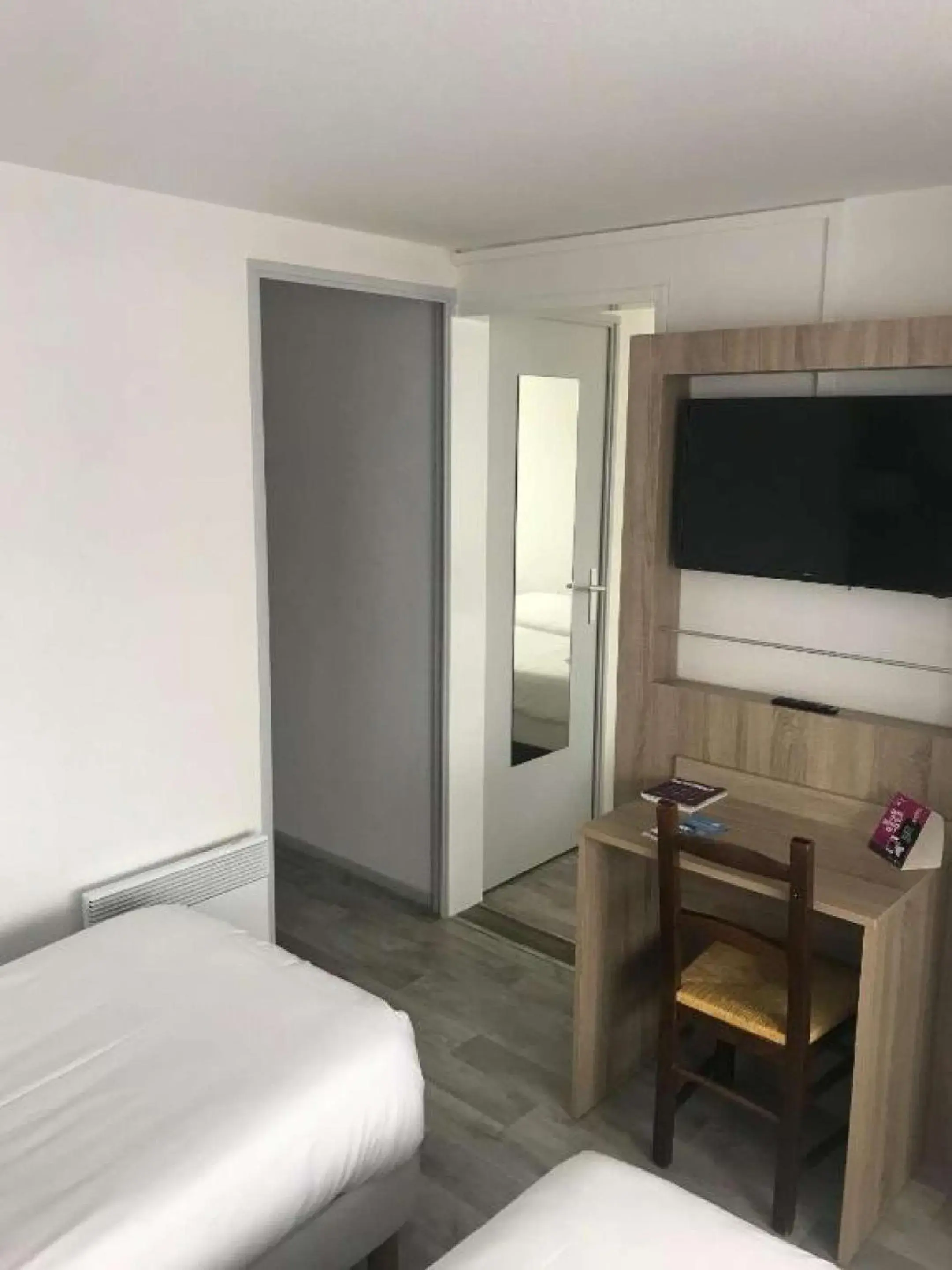 Bedroom, Bed in BRIT HOTEL Confort MORLAIX Bedroom, Bed in BRIT HOTEL Confort MORLAIX