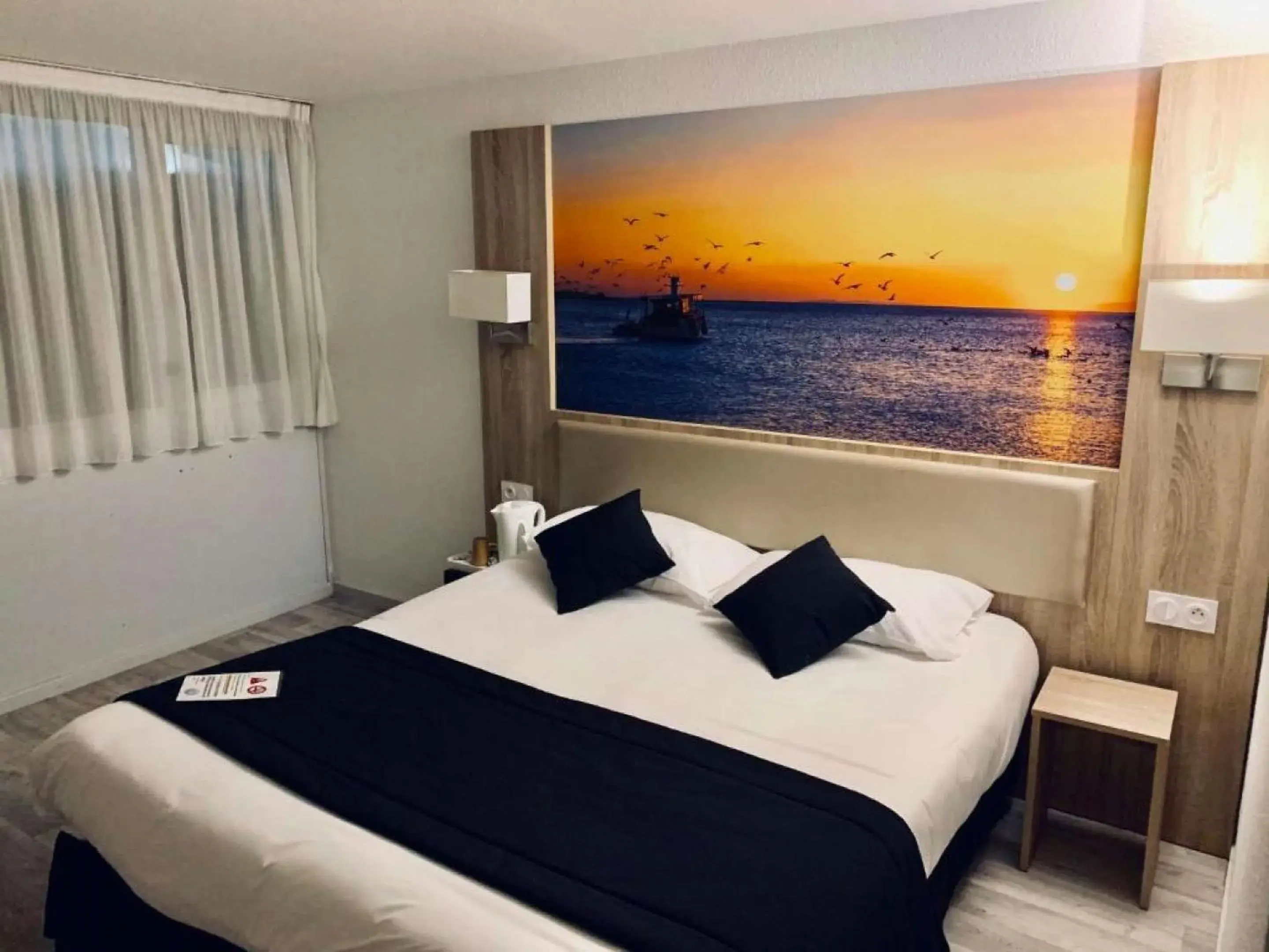 Bedroom, Bed in BRIT HOTEL Confort MORLAIX Bedroom, Bed in BRIT HOTEL Confort MORLAIX