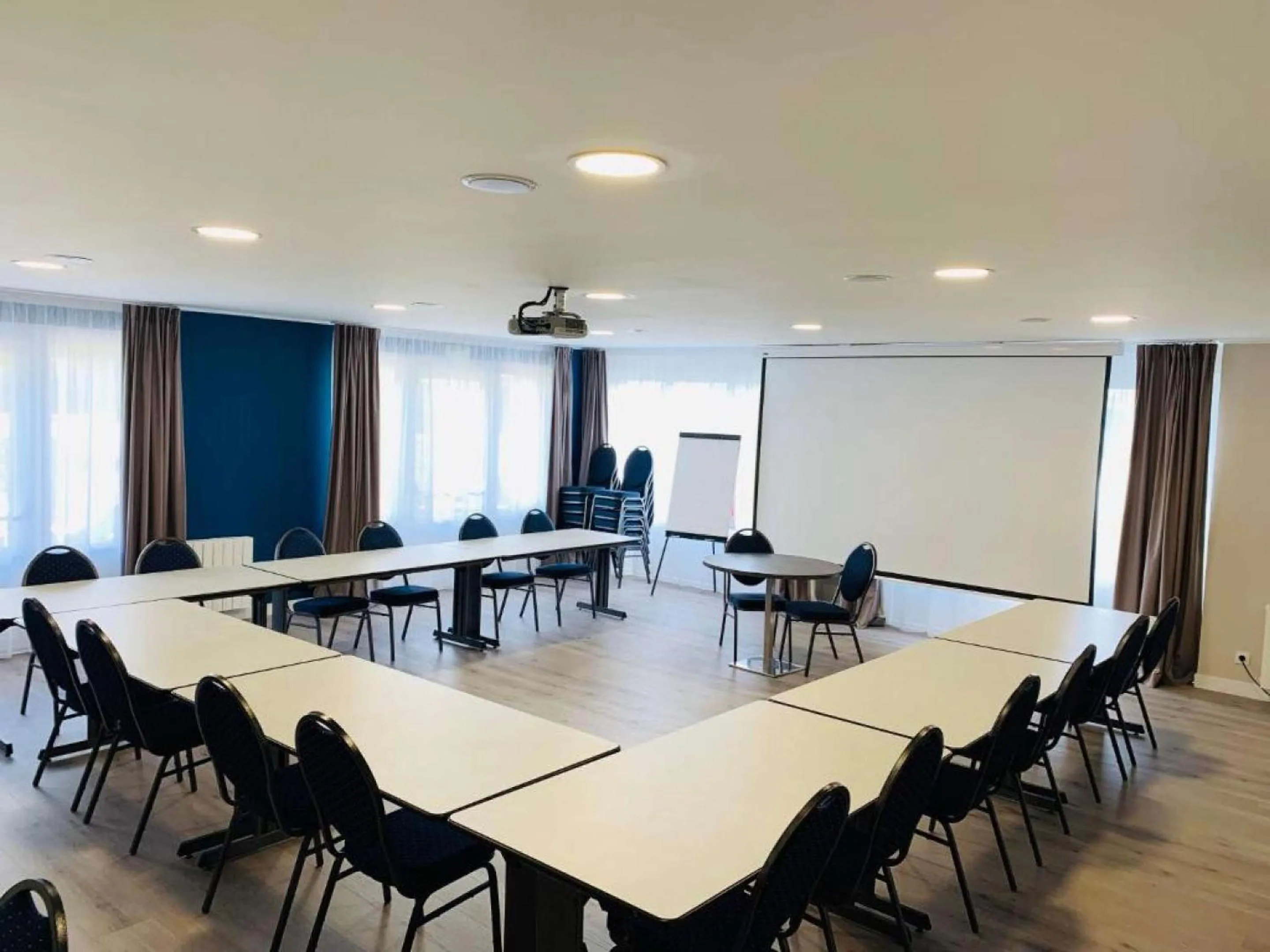 Business facilities in BRIT HOTEL Confort MORLAIX