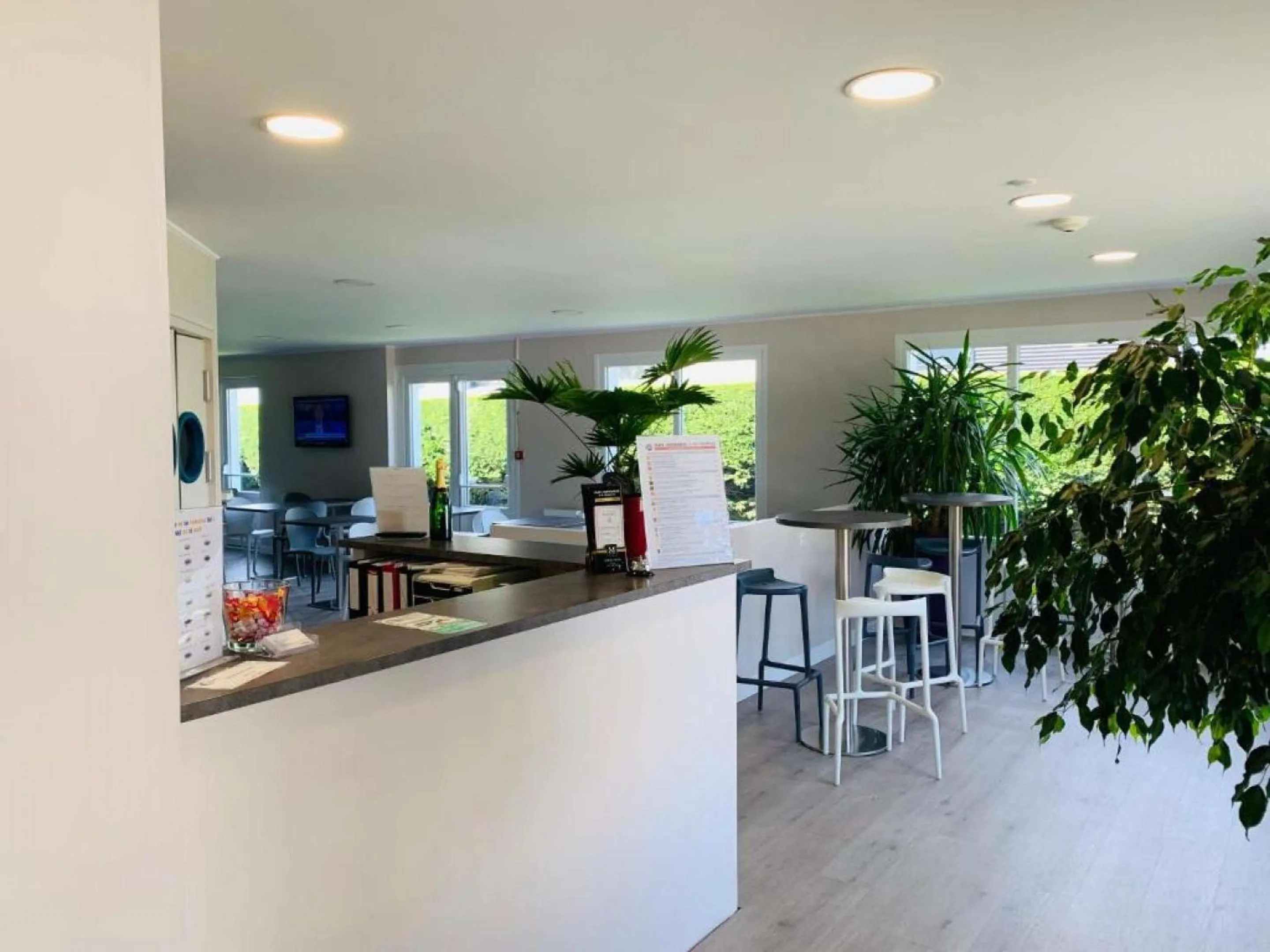 Lobby or reception in BRIT HOTEL Confort MORLAIX